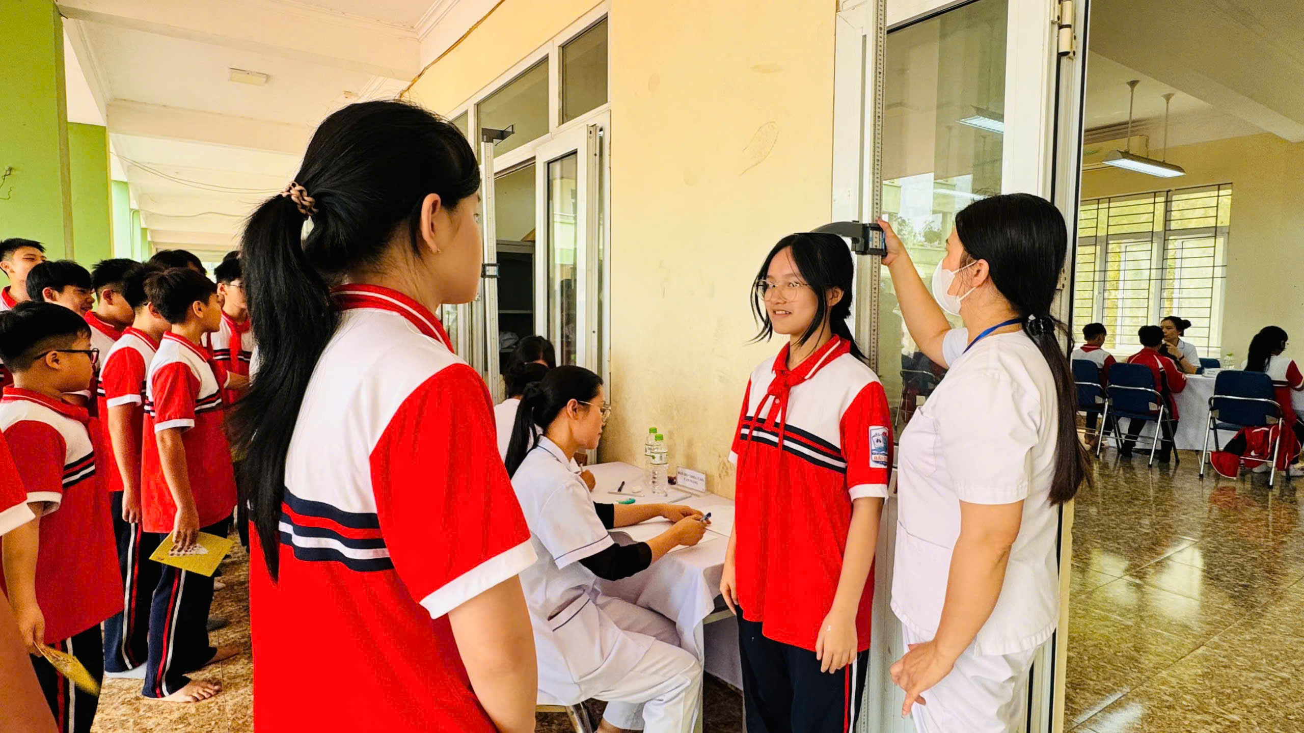 Hưởng ứng Ngày sức khỏe toàn dân 7/4: Quảng Ninh triển khai khám, tư vấn và truyền thông y tế, từ học đường đến cộng đồng - Ảnh 1.