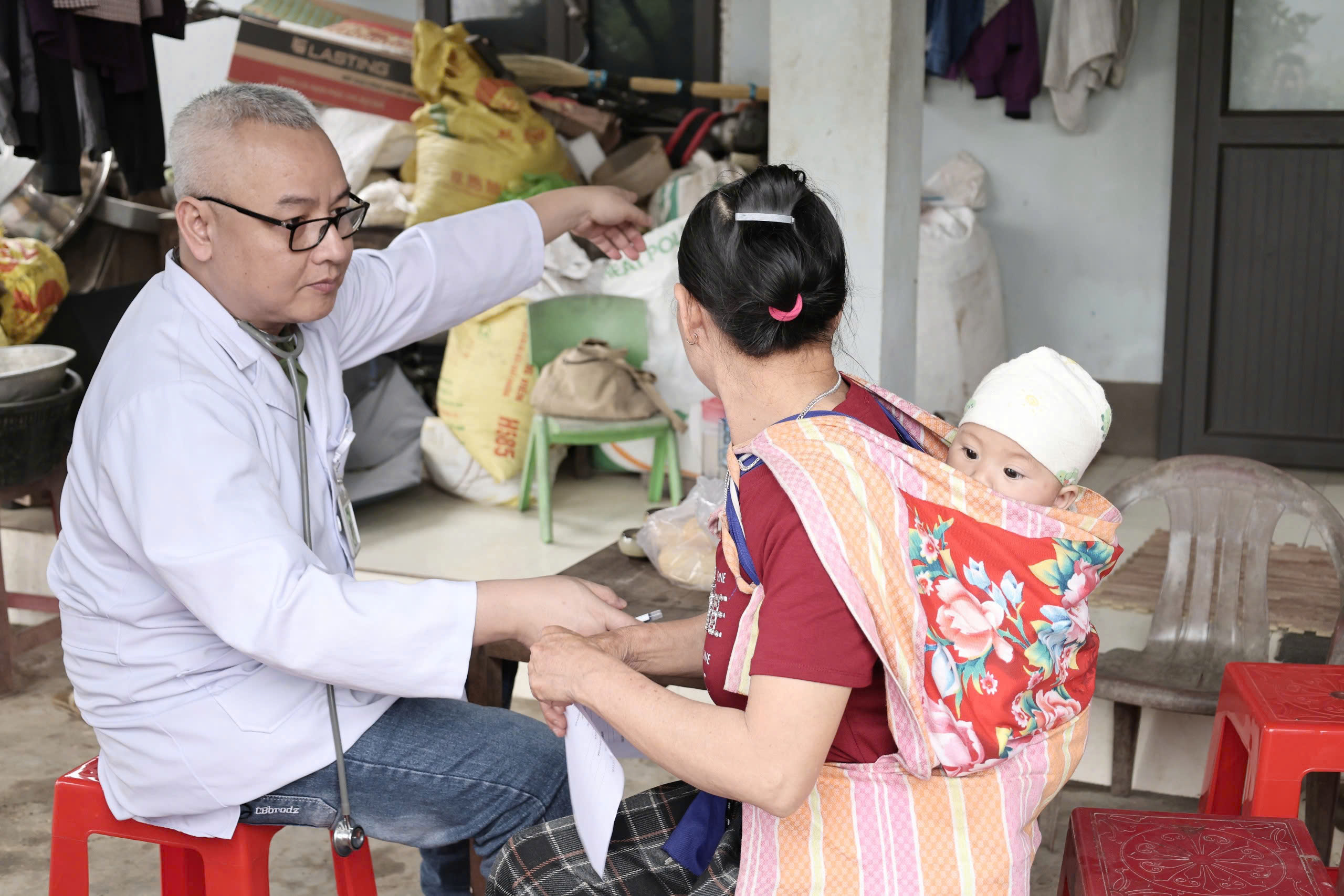 Hưởng ứng Ngày sức khỏe toàn dân 7/4: Quảng Ninh triển khai khám, tư vấn và truyền thông y tế, từ học đường đến cộng đồng - Ảnh 10.