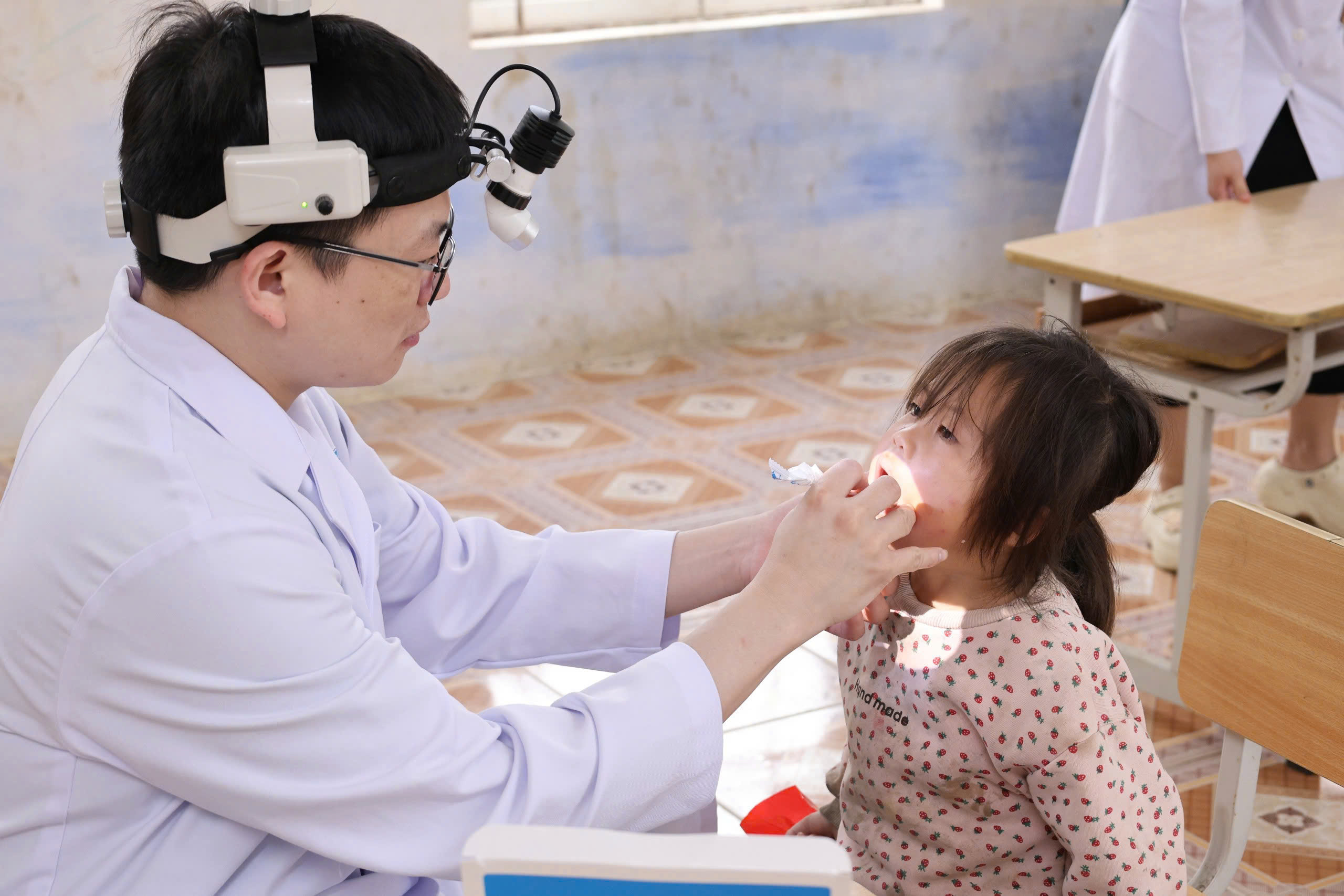 Hưởng ứng Ngày sức khỏe toàn dân 7/4: Quảng Ninh triển khai khám, tư vấn và truyền thông y tế, từ học đường đến cộng đồng - Ảnh 8.