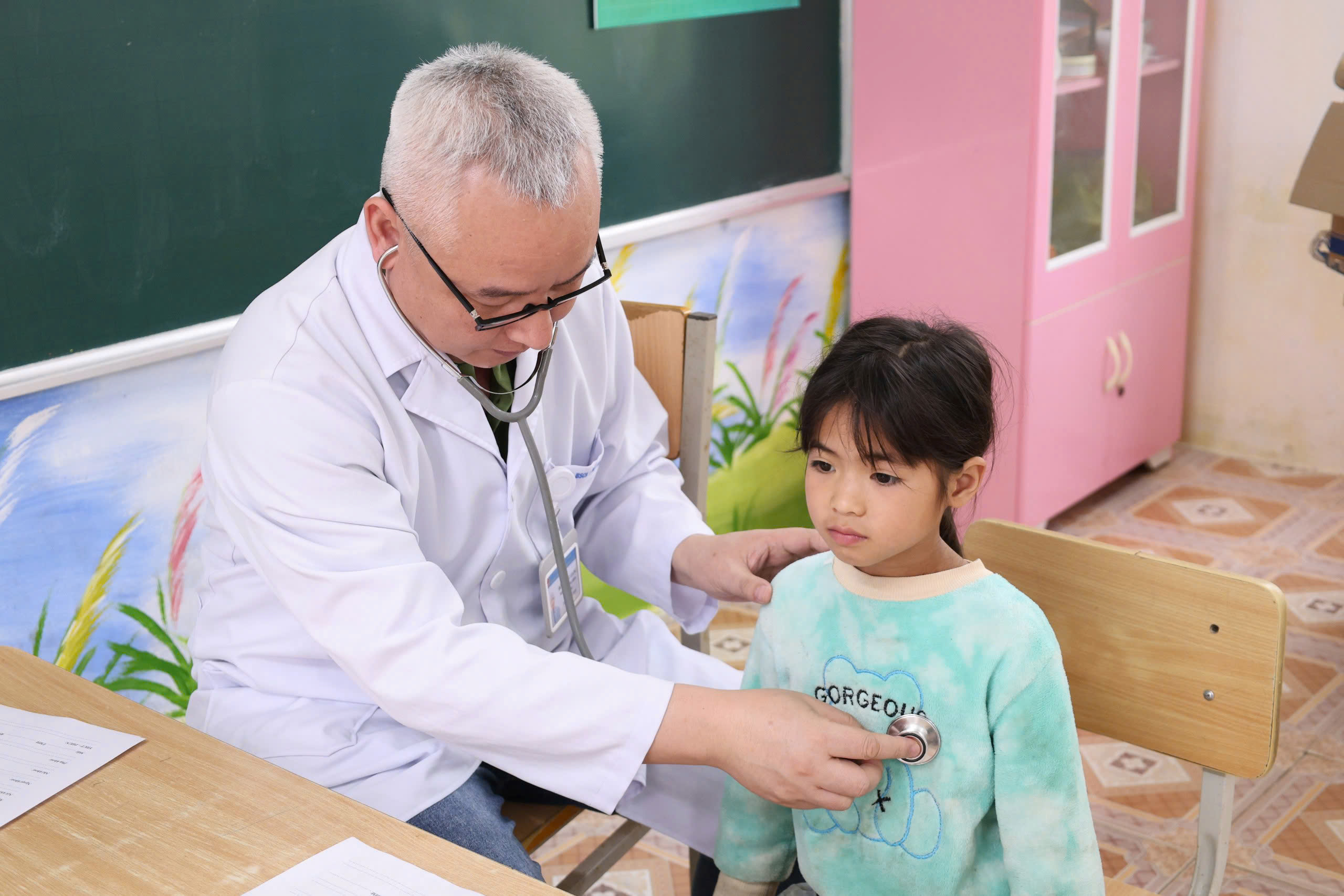 Hưởng ứng Ngày sức khỏe toàn dân 7/4: Quảng Ninh triển khai khám, tư vấn và truyền thông y tế, từ học đường đến cộng đồng - Ảnh 7.