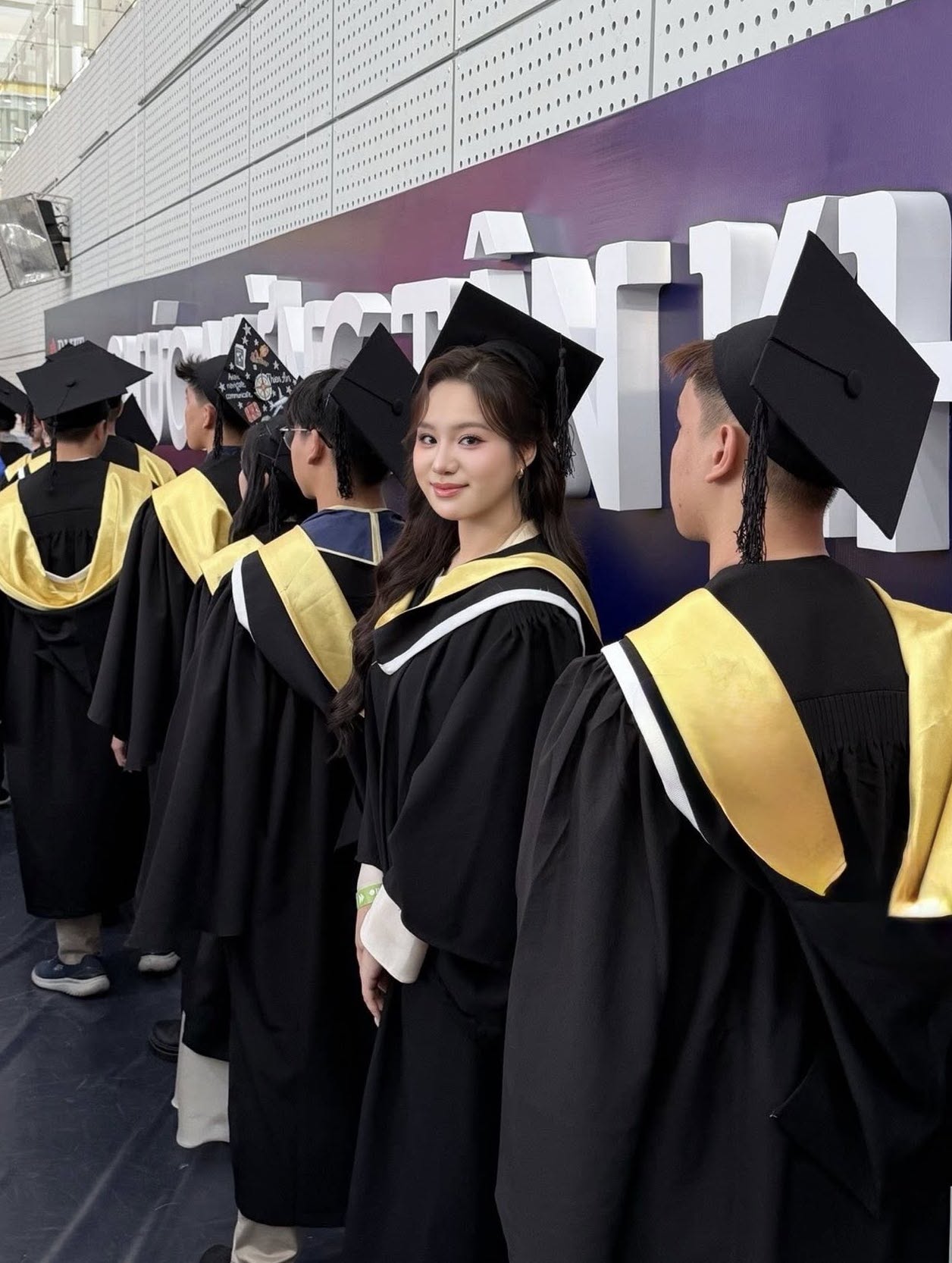 Con gái NSND Trịnh Kim Chi: Cao 1m72, vừa tốt nghiệp loại Giỏi ngành hàng không- Ảnh 8.