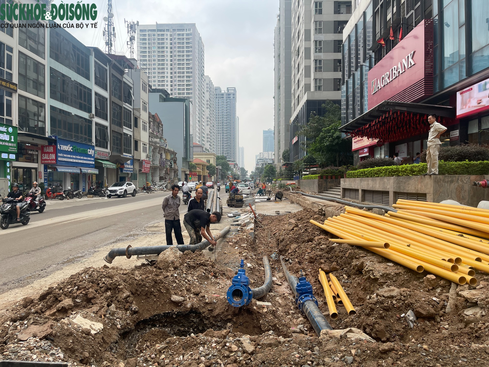 Đường Nguyễn Tuân, Hà Nội ngổn ngang thi công, người dân 'dò dẫm' từng mét- Ảnh 5.