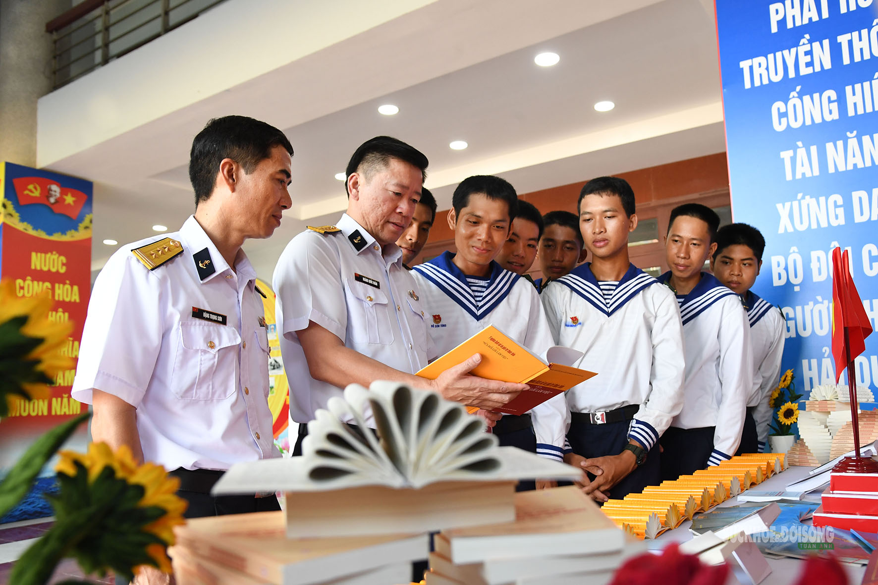 Bộ đội Vùng 5 Hải quân lan tỏa phong trào đọc sách- Ảnh 2.