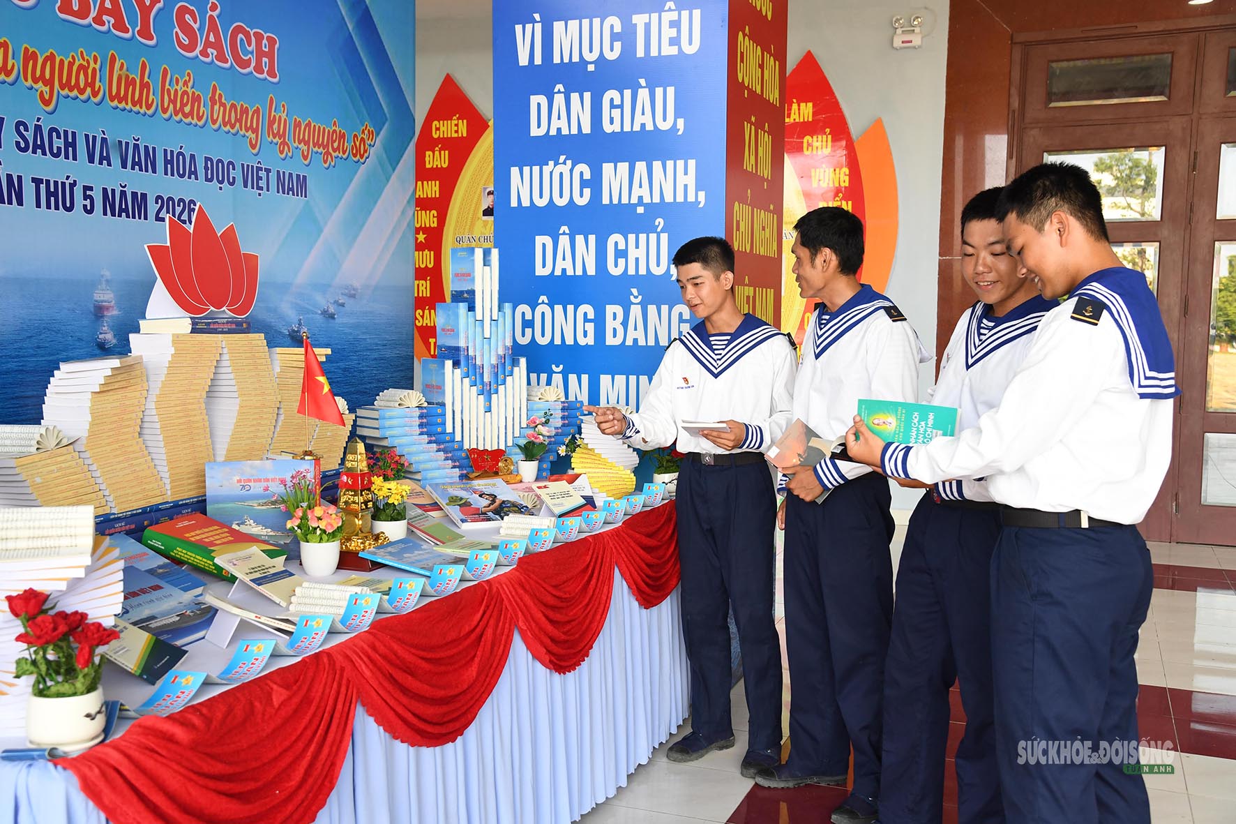 Bộ đội Vùng 5 Hải quân lan tỏa phong trào đọc sách- Ảnh 5.