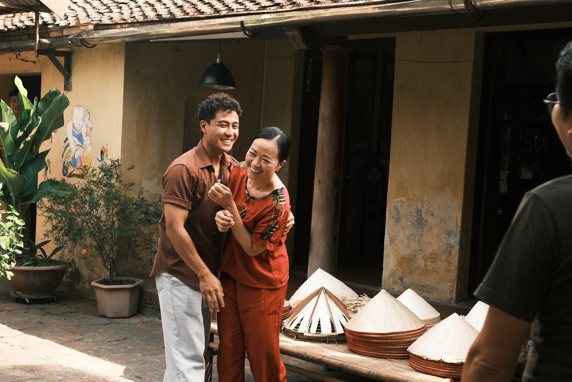 Đời thực trong căn biệt thự mặt phố của nữ NSƯT đóng vai mẹ Thanh Sơn phim 'Đồng hồ đếm ngược'- Ảnh 1.