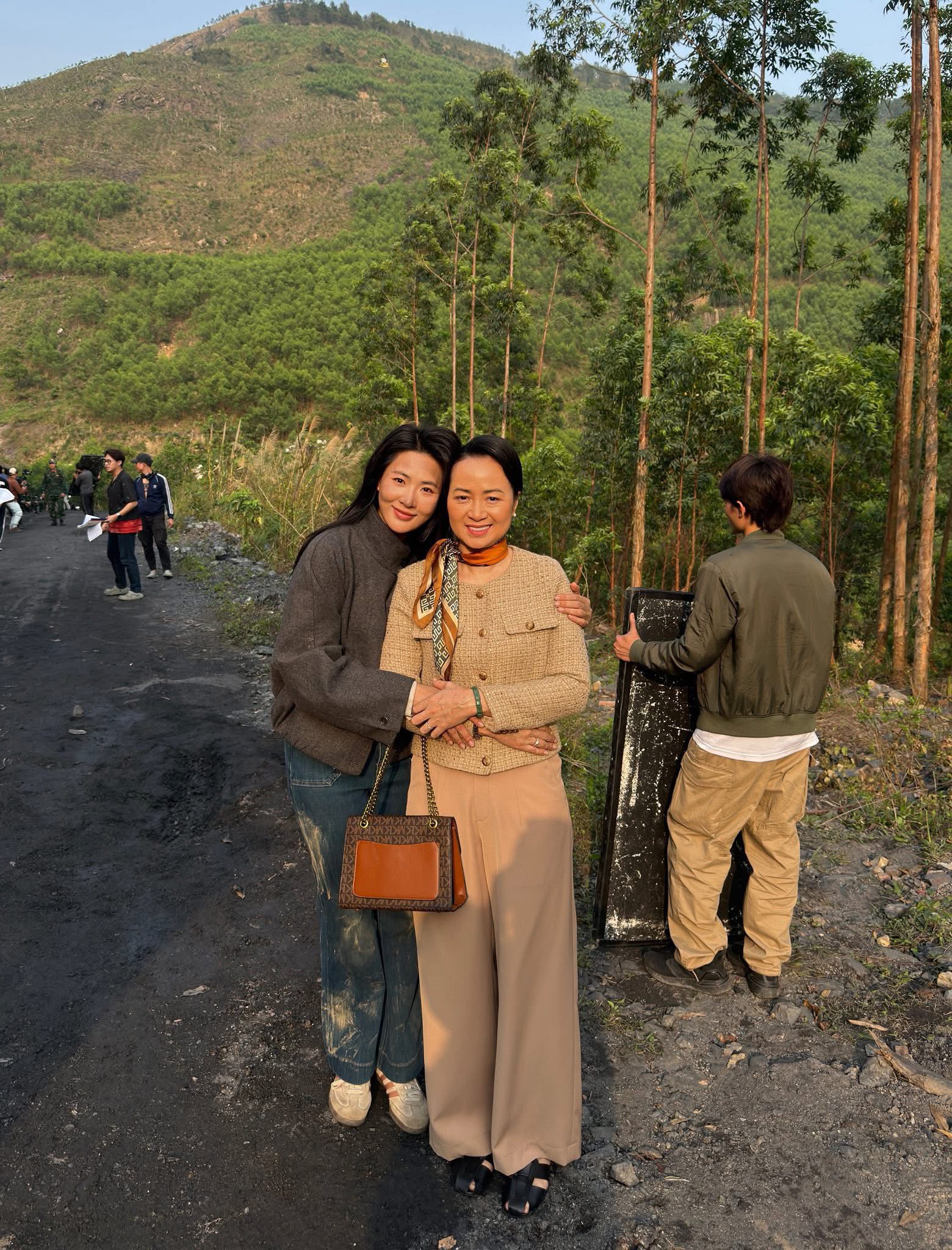 Đời thực trong căn biệt thự mặt phố của nữ NSƯT đóng vai mẹ Thanh Sơn phim 'Đồng hồ đếm ngược'- Ảnh 2.