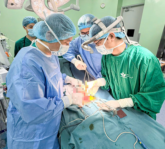 Phát hiện khối u đầu tụy nguy hiểm từ cú ngã tình cờ- Ảnh 1.