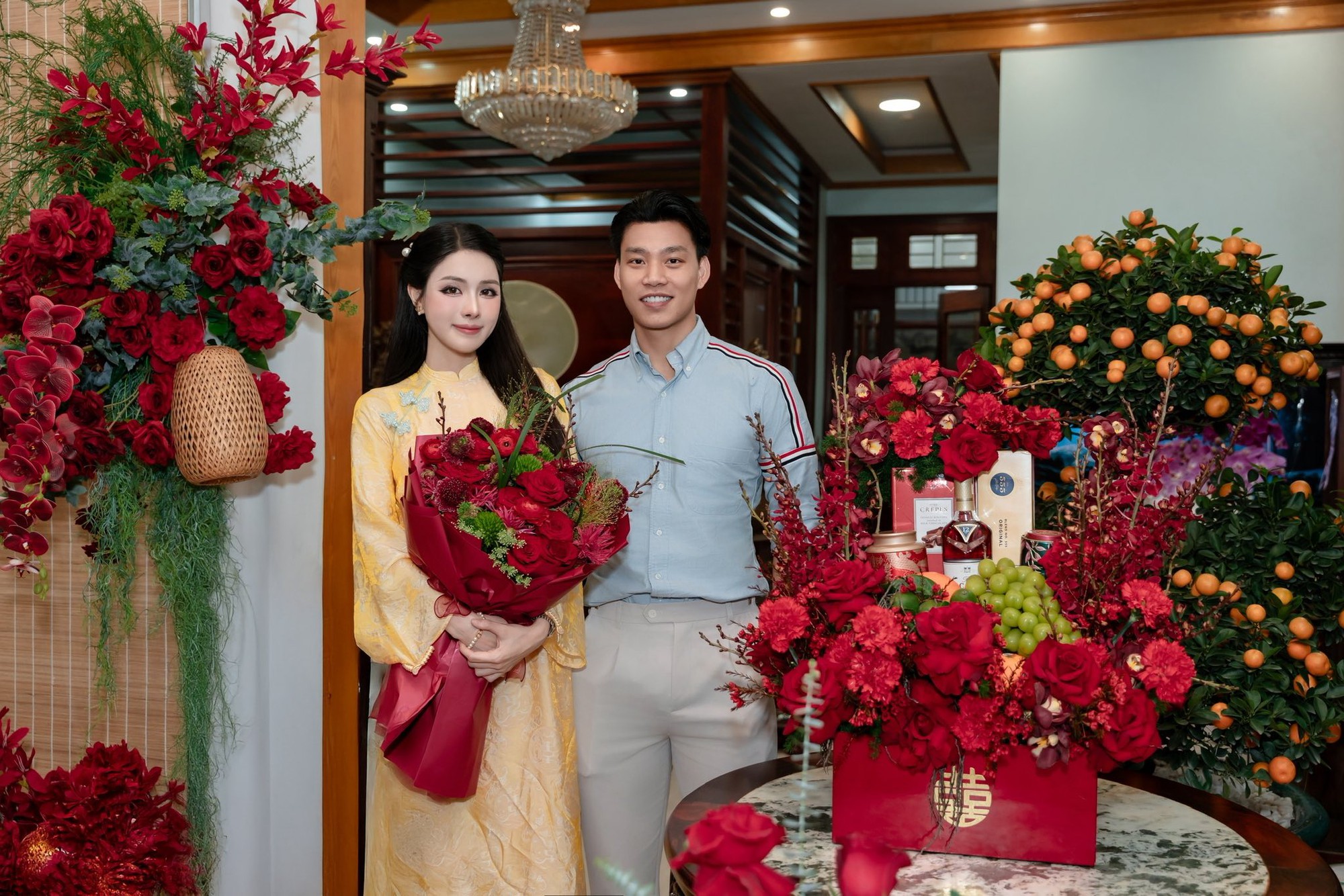 Mẹ vợ cầu thủ Văn Thanh gây chú ý trong ngày đặc biệt của con- Ảnh 1.