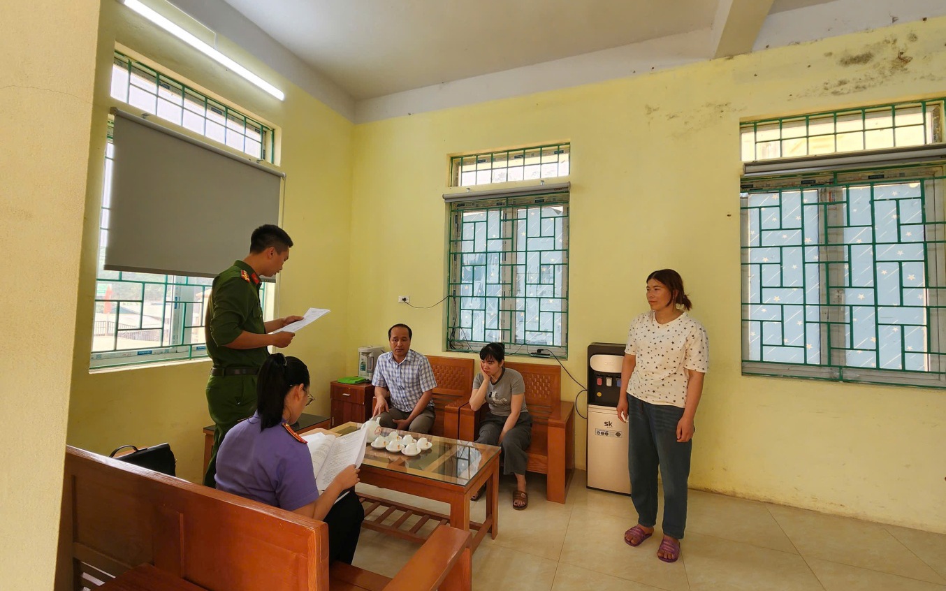 Bắt giữ đối tượng truy nã người Trung Quốc trốn sang Việt Nam- Ảnh 2.