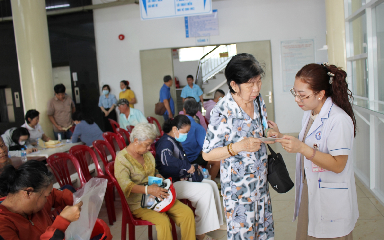 Khi doanh nhân và thầy thuốc cùng ‘gánh’ nỗi lo sức khỏe cho người yếu thế- Ảnh 3.