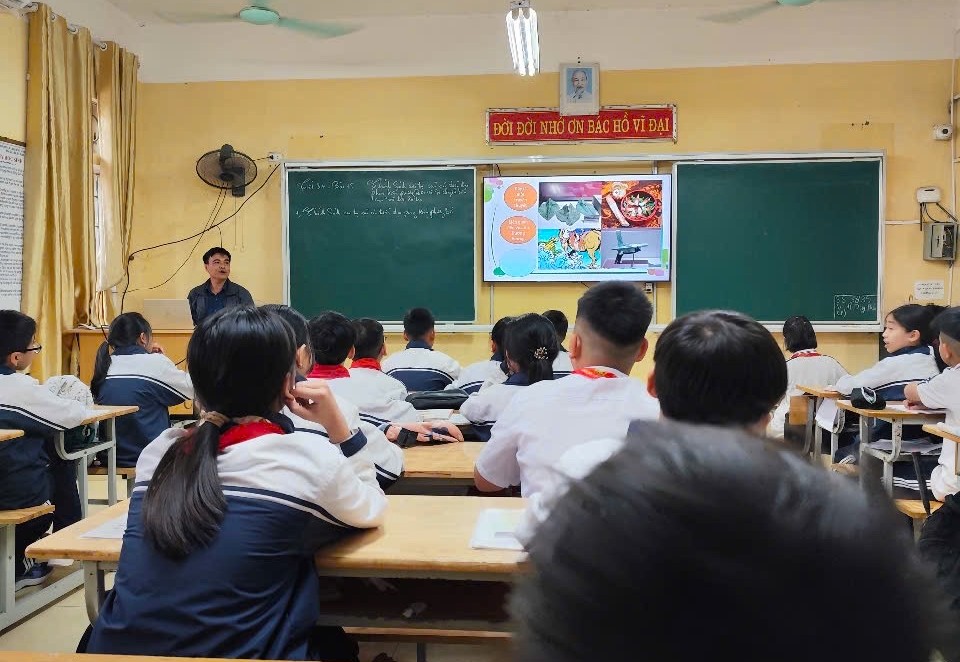 Quyền lợi của giáo viên dạy trẻ khuyết tật tại nhiều trường ở Hà Nội đang bị ‘bỏ quên’ ?- Ảnh 1.