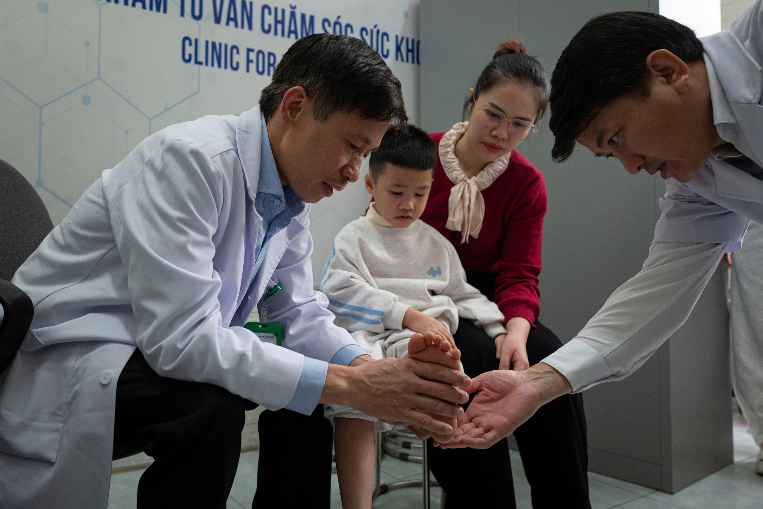 PGS.TS.BS Nguyễn Mạnh Khánh - Người giữ lửa tri thức, nối dài y đức- Ảnh 2.