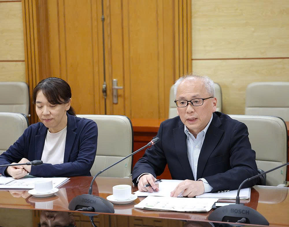 Thứ trưởng Bộ Y tế Trần Văn Thuấn tiếp, làm việc với Chuyên gia cố vấn chính sách của JICA- Ảnh 2.