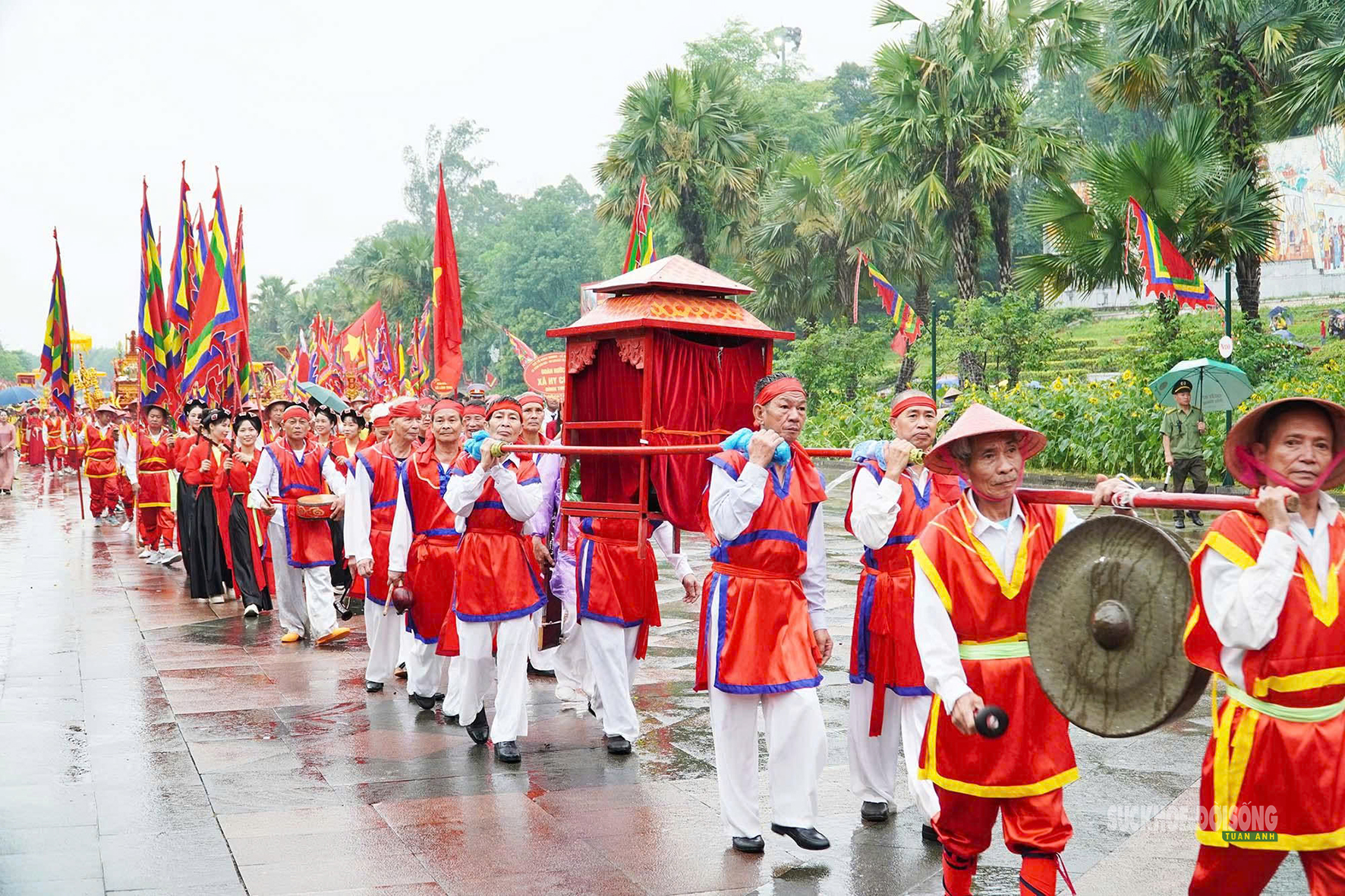 Linh thiêng lễ rước kiệu ở Đền Hùng- Ảnh 2.