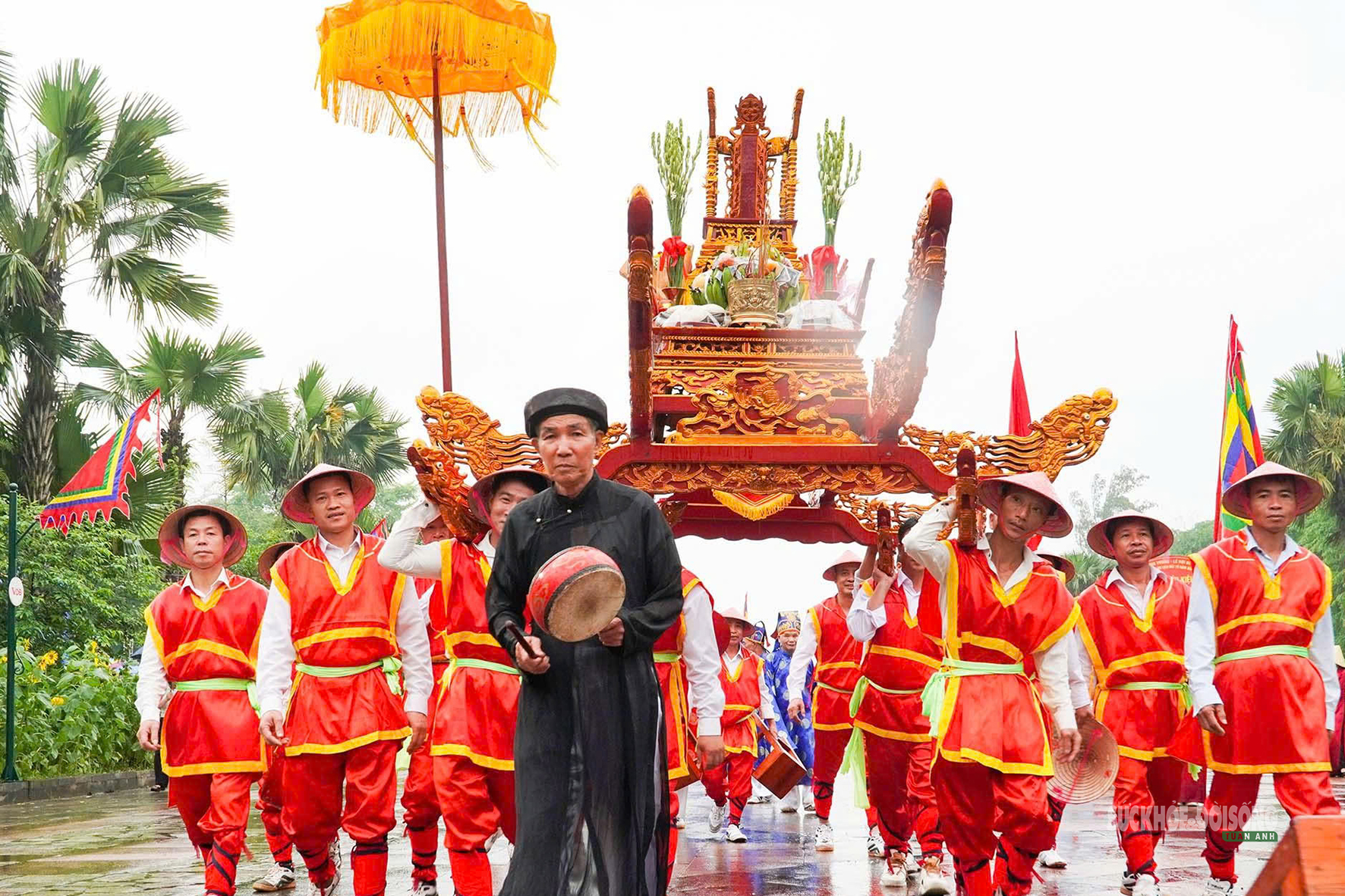 Linh thiêng lễ rước kiệu ở Đền Hùng- Ảnh 1.