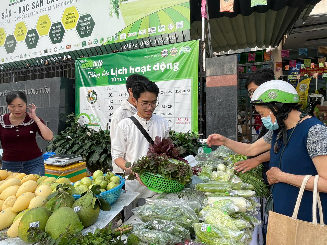 TP Hồ Chí Minh: Sức mua tăng mạnh trước lễ 30/4 - 1/5- Ảnh 1.