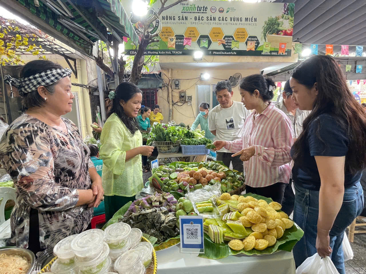 TP Hồ Chí Minh: Sức mua tăng mạnh trước lễ 30/4 - 1/5- Ảnh 2.