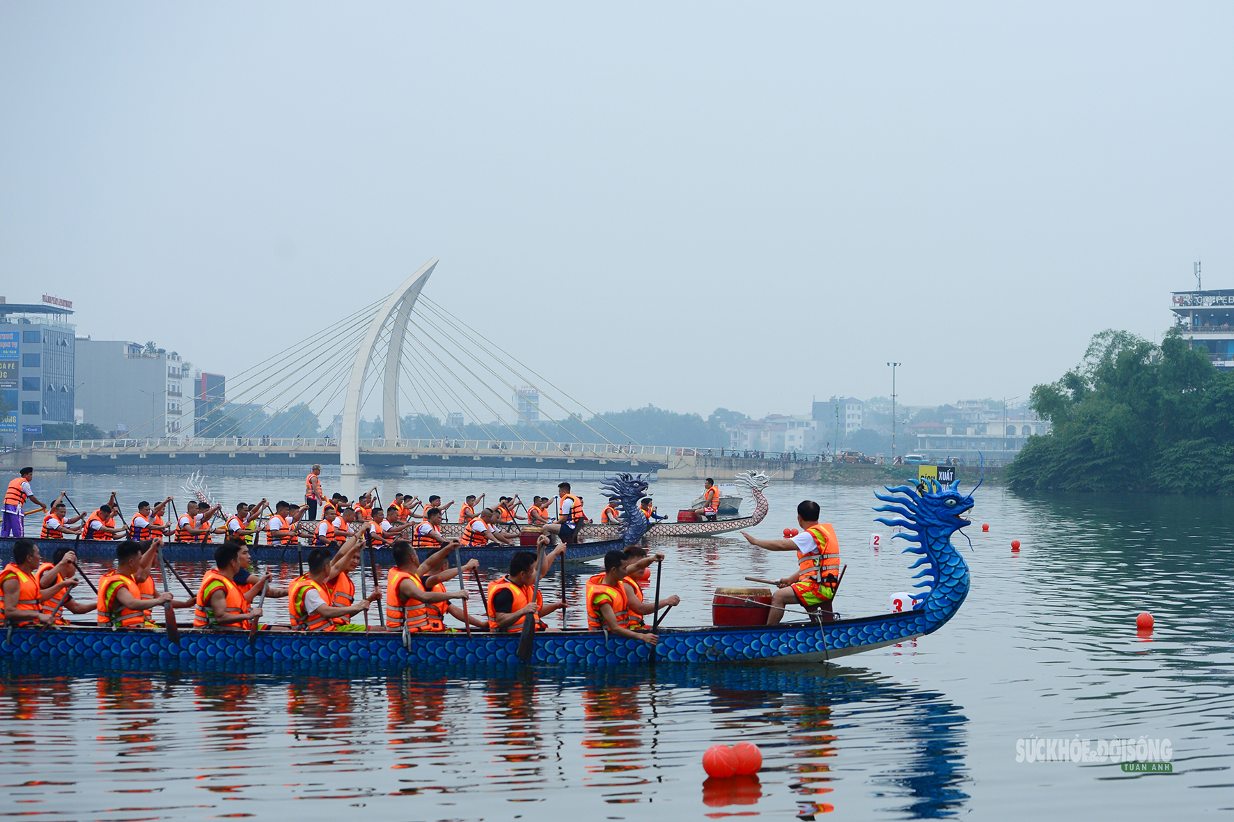 Những nhịp chèo dậy sóng hồ Văn Lang dịp Giỗ Tổ- Ảnh 3.