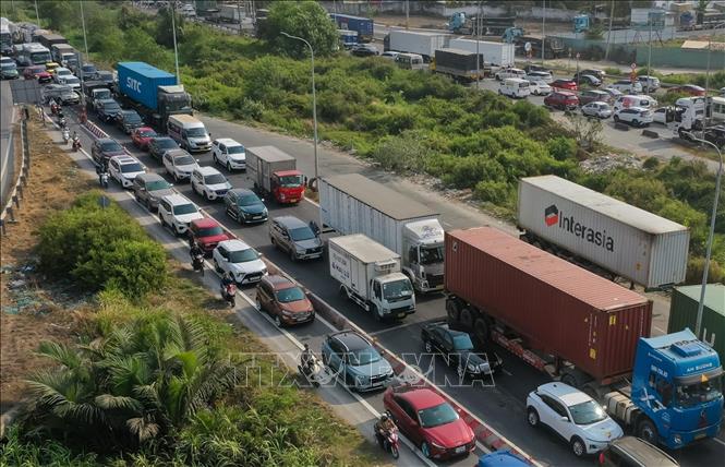 TP. Hồ Chí Minh: Các cửa ngõ ùn ứ nhẹ trong ngày đầu nghỉ Lễ Giỗ Tổ Hùng Vương- Ảnh 2.