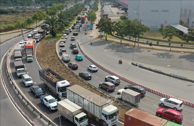 TP. Hồ Chí Minh: Các cửa ngõ ùn ứ nhẹ trong ngày đầu nghỉ Lễ Giỗ Tổ Hùng Vương- Ảnh 1.