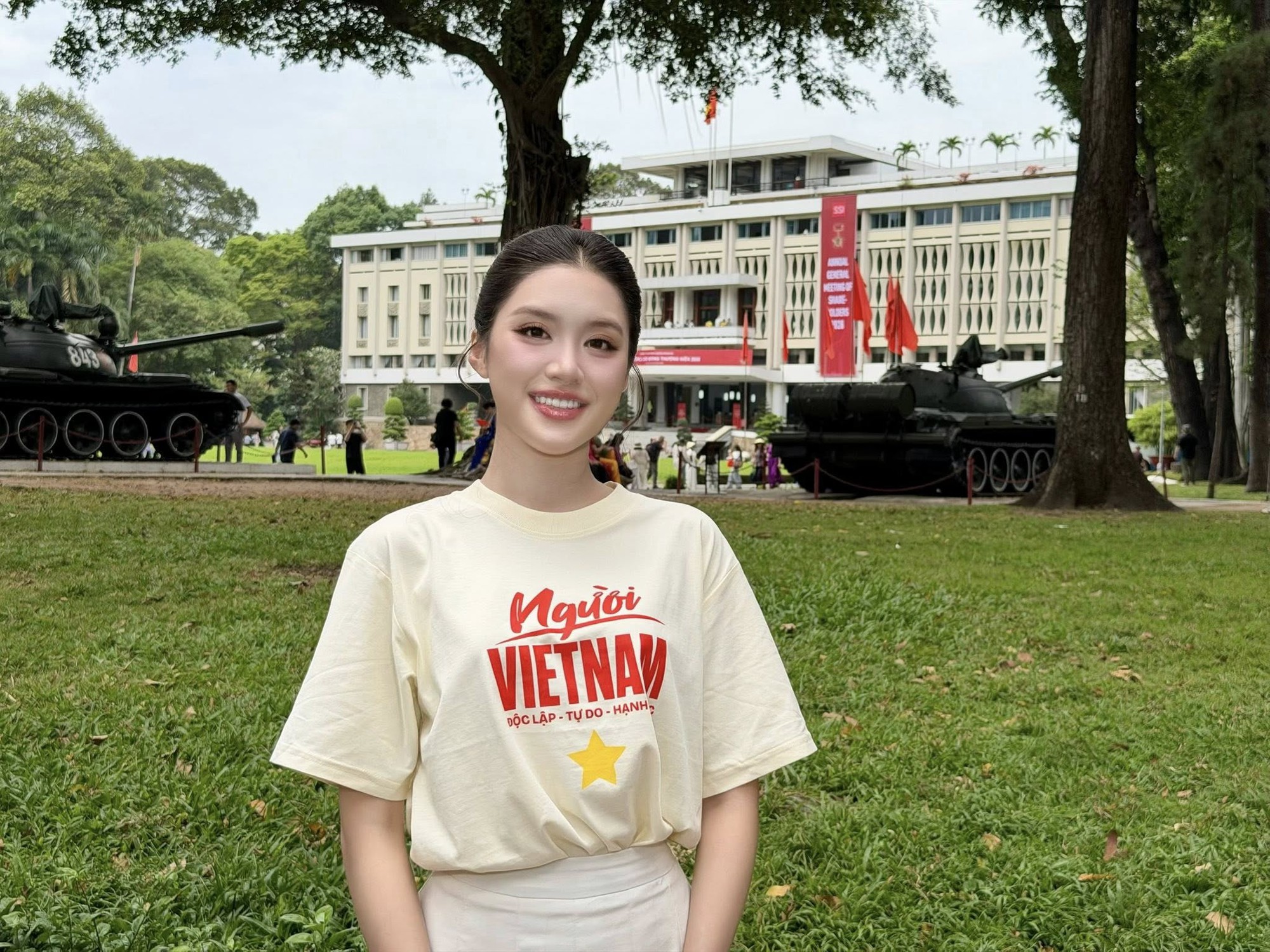 Phương Oanh gây chú ý với hình ảnh lần đầu tại Dinh Độc Lập- Ảnh 1.