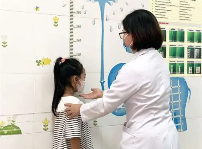 Dậy thì muộn ở trẻ: Ai có nguy cơ và dấu hiệu nhận biết?- Ảnh 2.