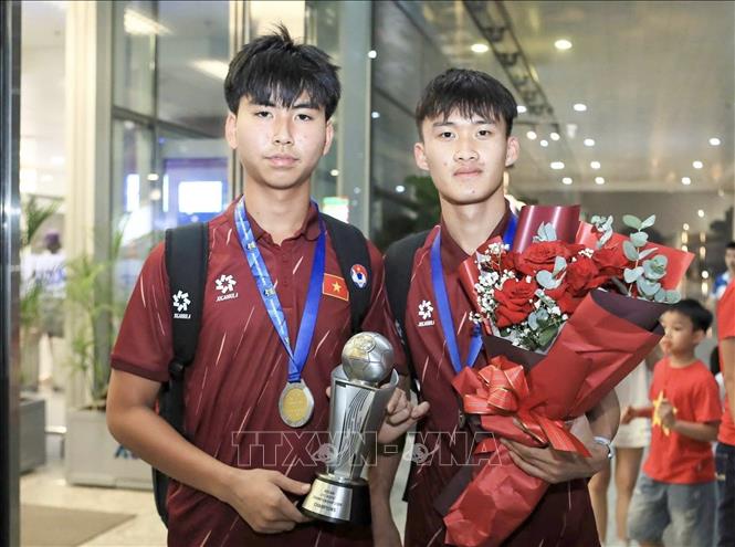 Đội tuyển U17 Việt Nam về nước sau chức vô địch Giải bóng đá U17 Đông Nam Á 2026- Ảnh 3.
