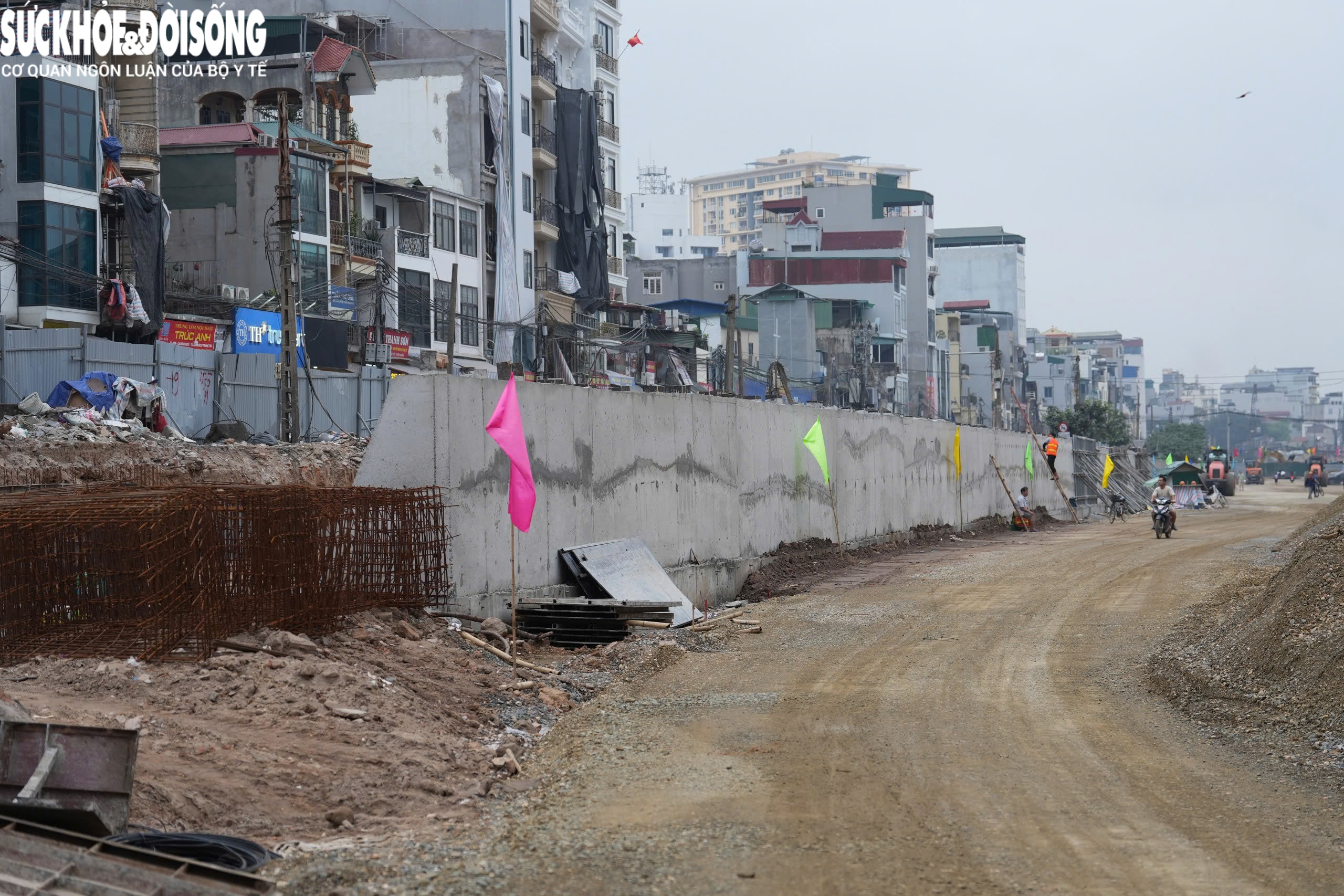 Cận cảnh khu vực cầu vượt Vành đai 1 xung đột với metro số 5 Văn Cao - Hòa Lạc - Ảnh 4.