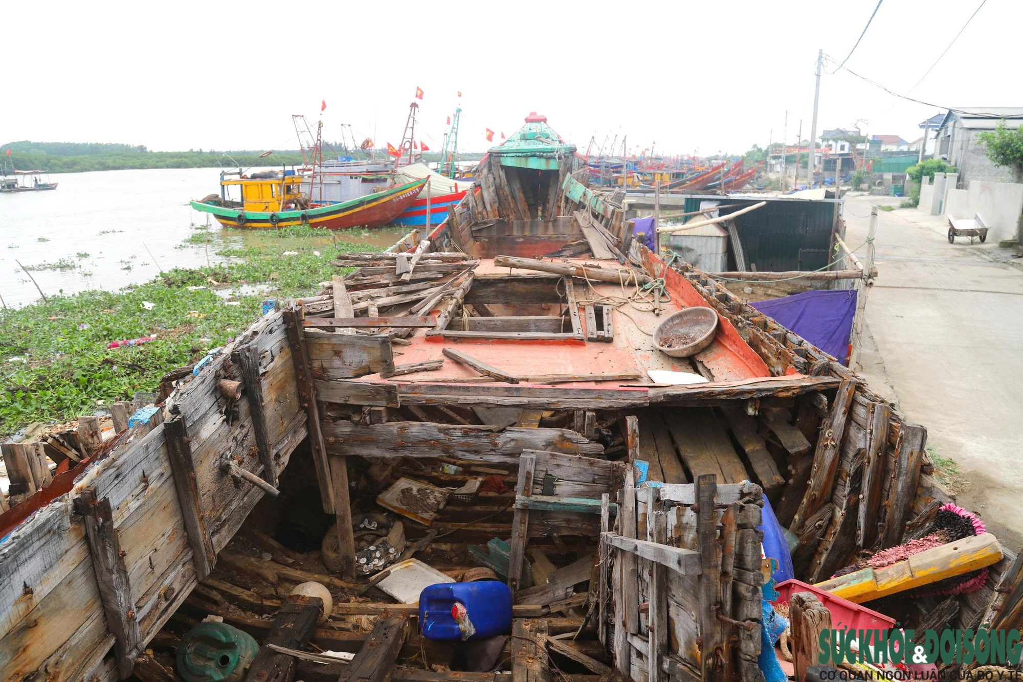 'Nghĩa địa tàu cá' làm khó ngư dân- Ảnh 14.