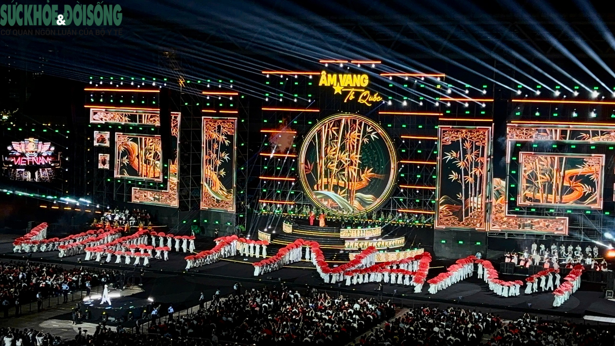 Những tiết mục đặc sắc tại 'Âm vang Tổ quốc' khiến khán giả không rời mắt- Ảnh 2.