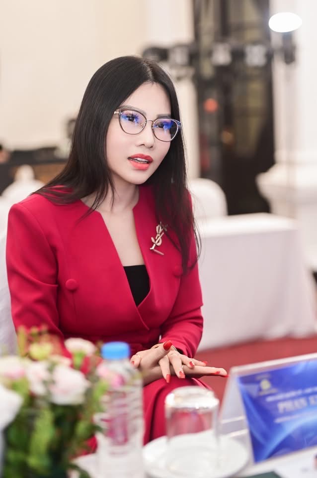 Nữ phiên dịch viên tiếng Trung quê Bắc Ninh đăng quang Mrs Earth Vietnam 2026- Ảnh 2.