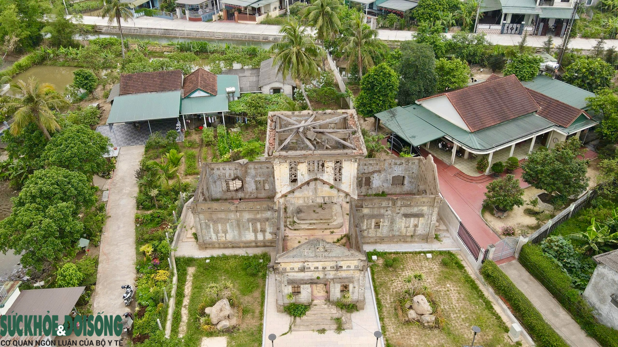 Cận cảnh giáo đường là chứng tích của ‘mùa Hè đỏ lửa’ hơn 50 năm trước- Ảnh 2.