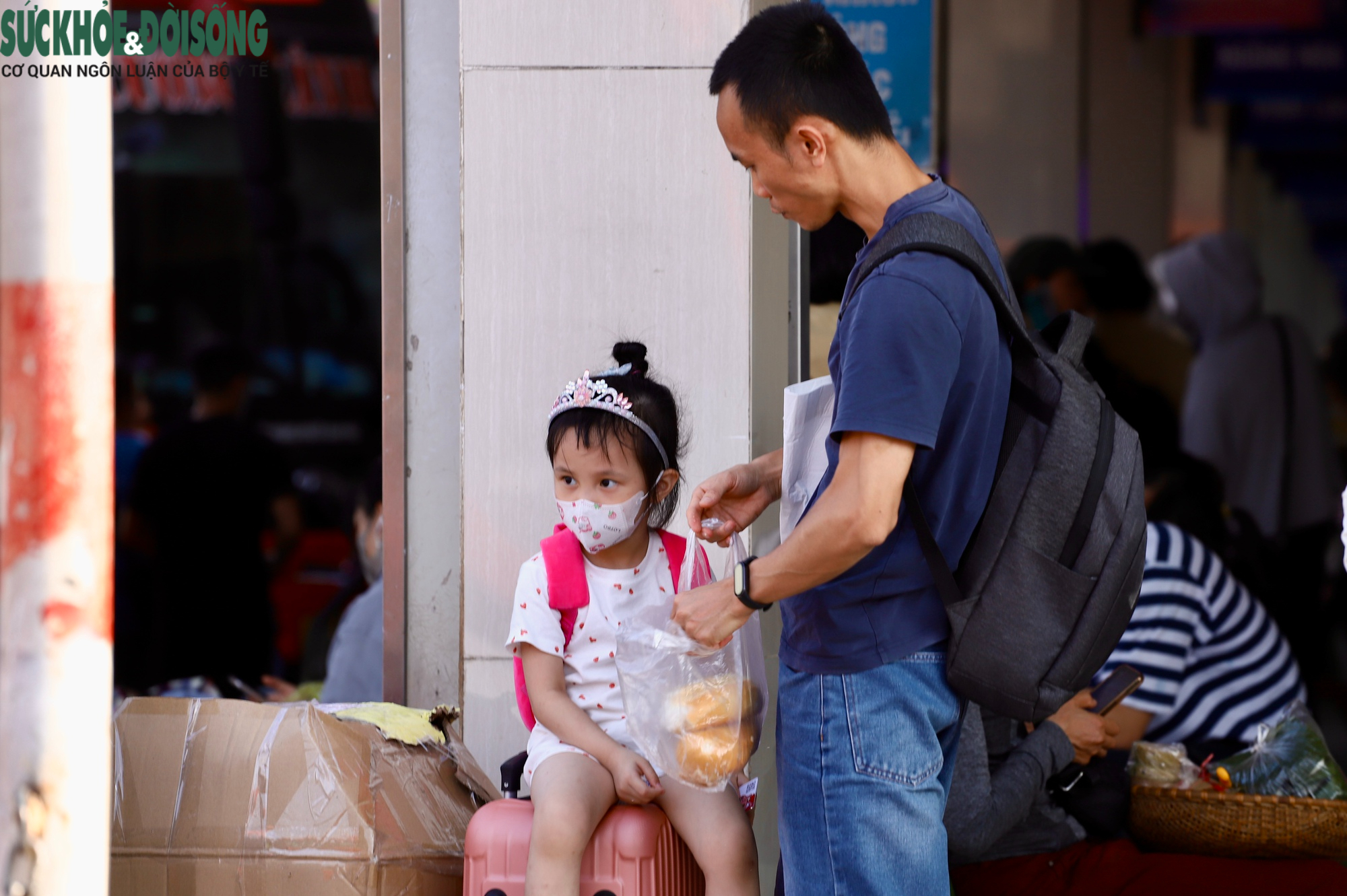 Bến xe Hà Nội đông nghịt khách trước kỳ nghỉ lễ 30/4- Ảnh 11.