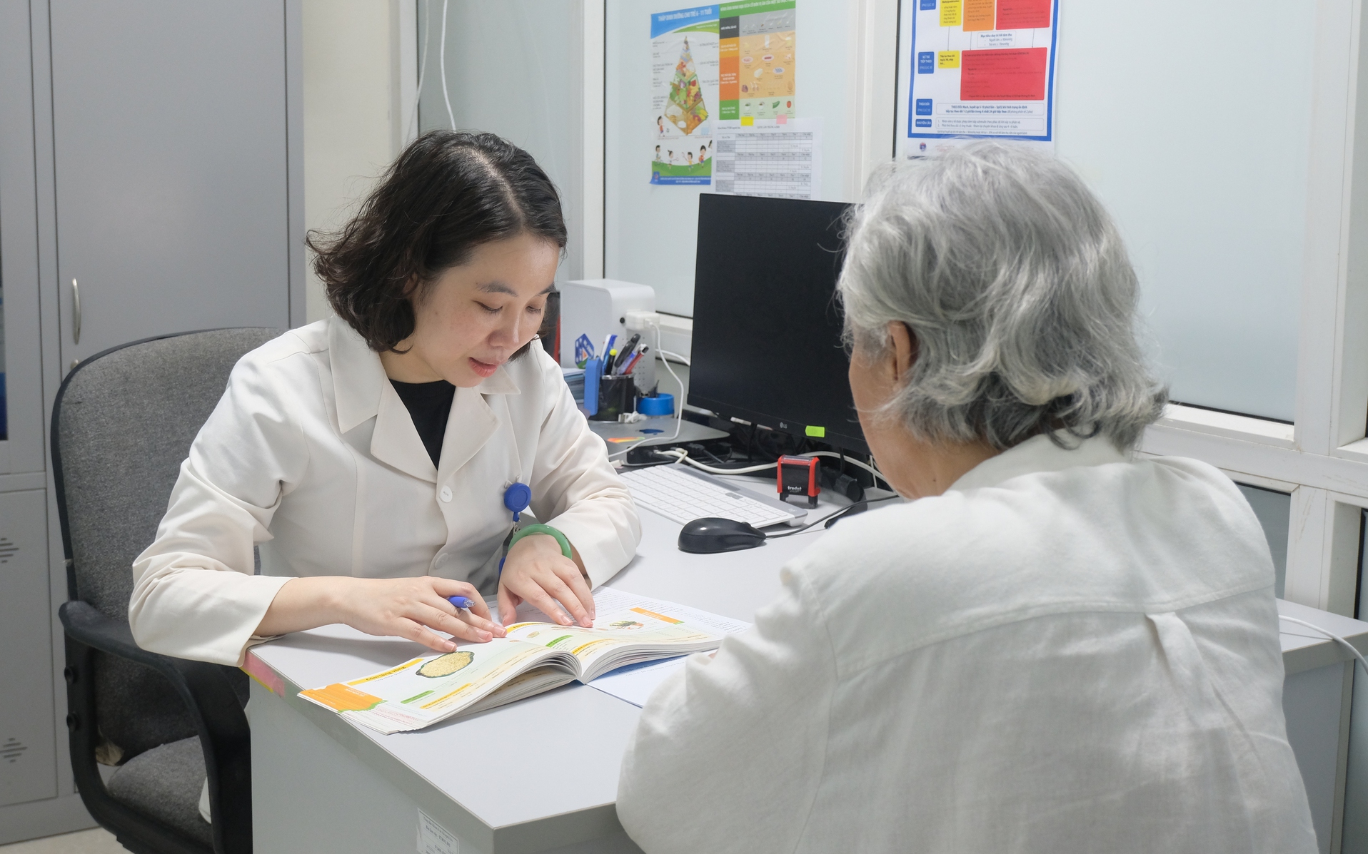 Ứng dụng 'Dinh dưỡng Việt': Chuyển đổi số dinh dưỡng vì sức khỏe toàn dân- Ảnh 4. Ứng dụng 'Dinh dưỡng Việt': Chuyển đổi số dinh dưỡng vì sức khỏe toàn dân- Ảnh 4.