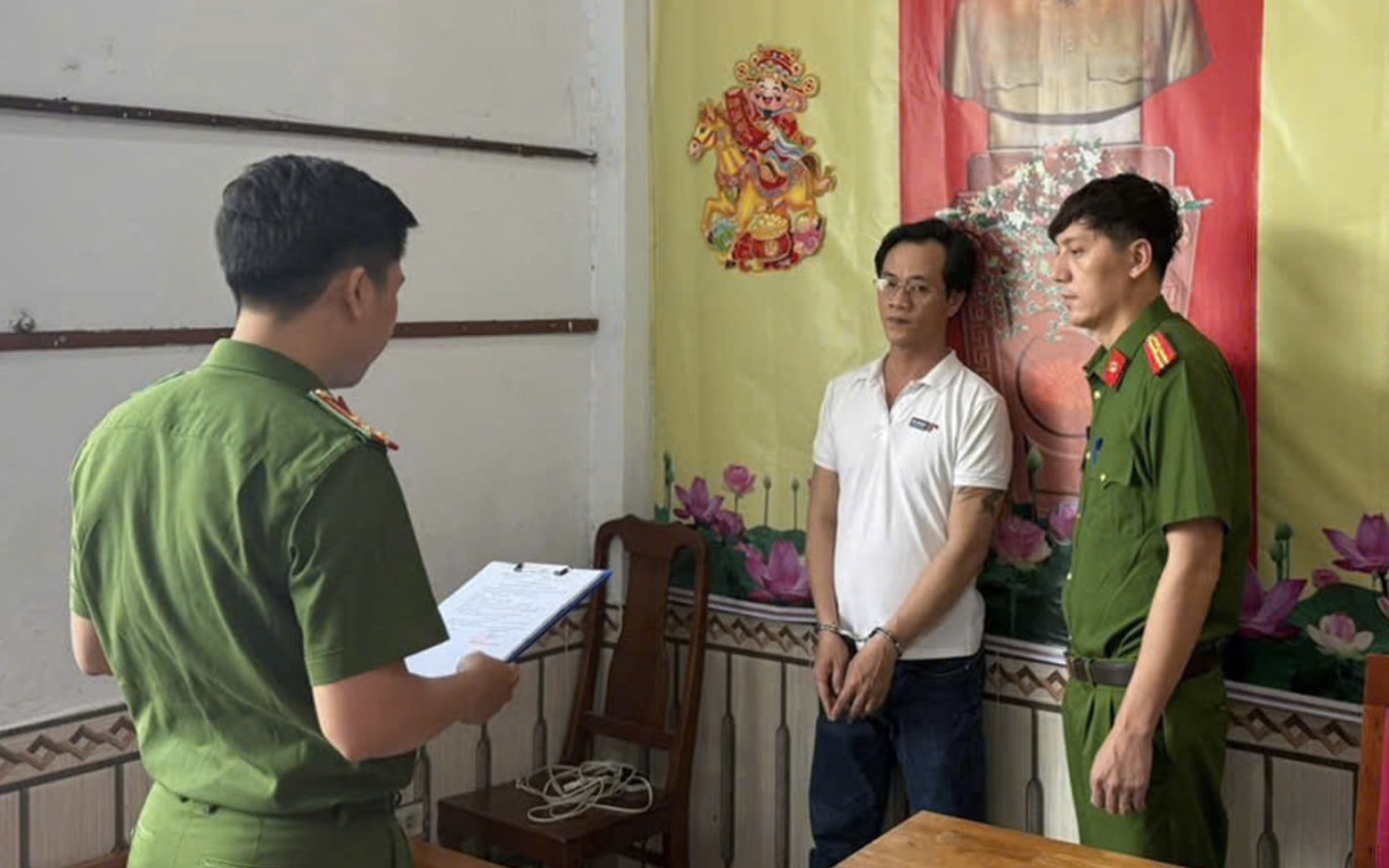 Mua điện thoại giá cao vì được hứa trả hoa hồng xem quảng cáo- Ảnh 2.