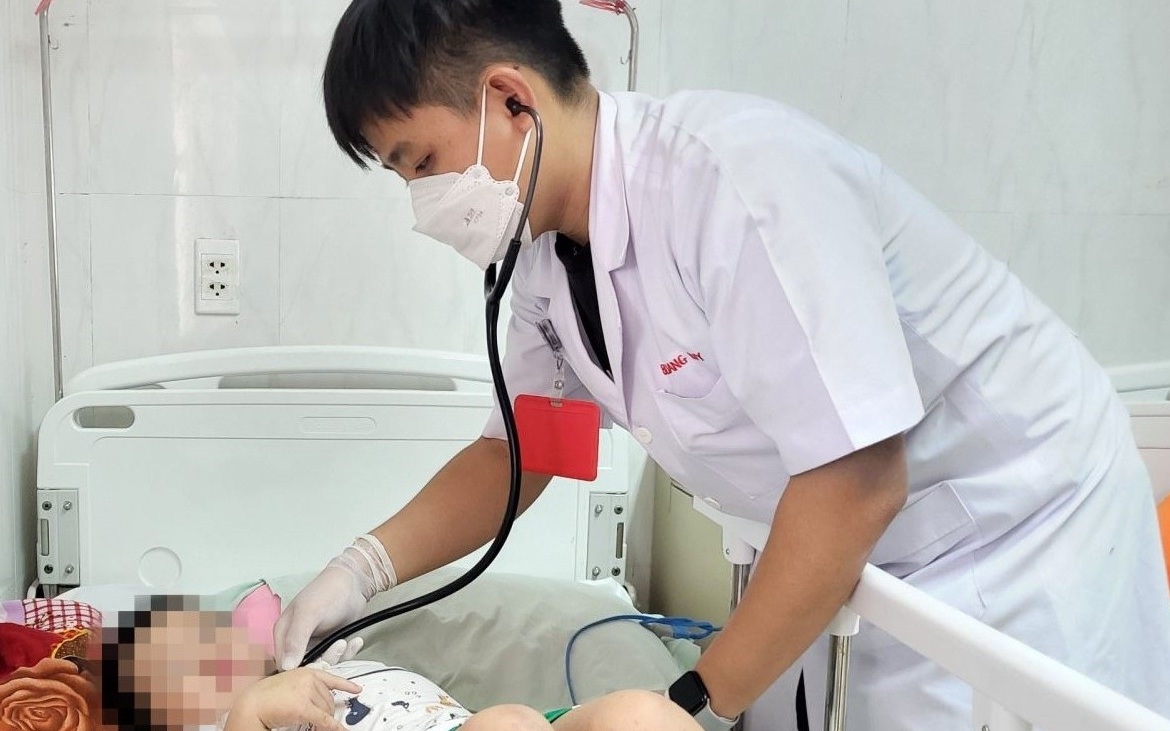 Tay chân miệng vào mùa dễ lây lan, nhận diện nguy cơ và cách phòng bệnh cho trẻ- Ảnh 3. Tay chân miệng vào mùa dễ lây lan, nhận diện nguy cơ và cách phòng bệnh cho trẻ- Ảnh 3.