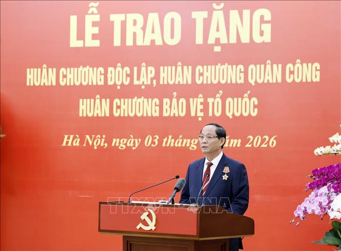 Lễ trao tặng huân chương cao quý cho lãnh đạo Đảng, Nhà nước- Ảnh 7.