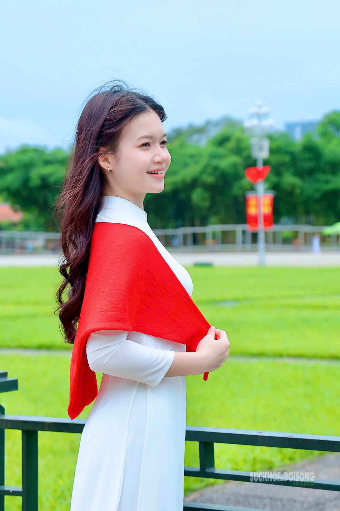 Giới trẻ rộn ràng check-in bên Lăng Bác dịp 30/4- Ảnh 8.