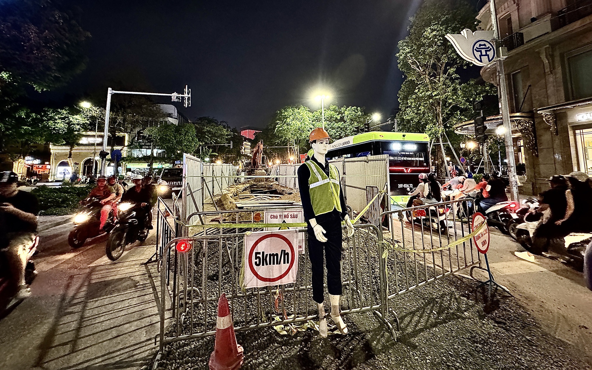 Nhiều công trường ở Hà Nội "quên" đảm bảo an toàn dù đã được yêu cầu khắc phục
