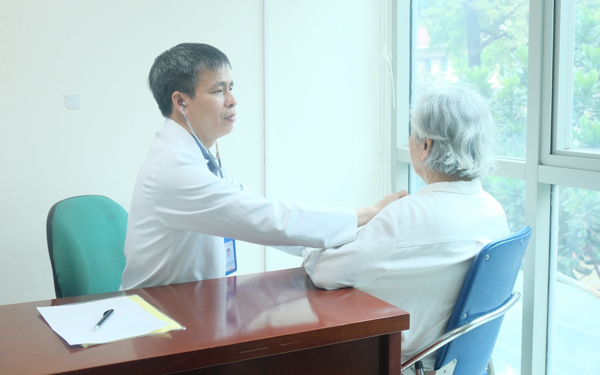 Dinh dưỡng là 'tuyến phòng thủ đầu tiên' trong chiến lược bảo vệ sức khỏe từ sớm- Ảnh 5. Ngày Sức khỏe toàn dân 7/4: Lưu ý chăm sóc dinh dưỡng cho người cao tuổi Việt Nam