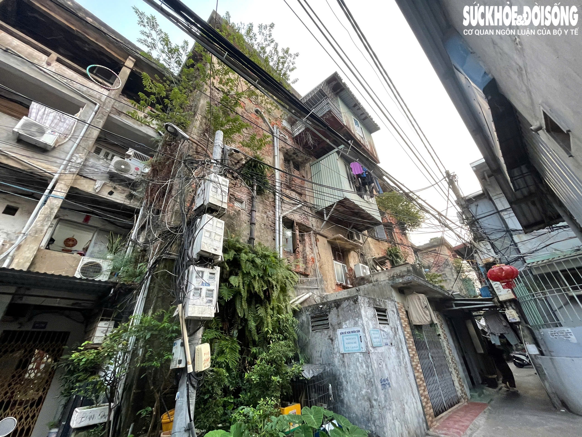Hải Phòng sẽ di dân tại 177 chung cư cũ đã xuống cấp trầm trọng- Ảnh 1. Hải Phòng sẽ di dân tại 177 chung cư cũ đã xuống cấp trầm trọng- Ảnh 1.