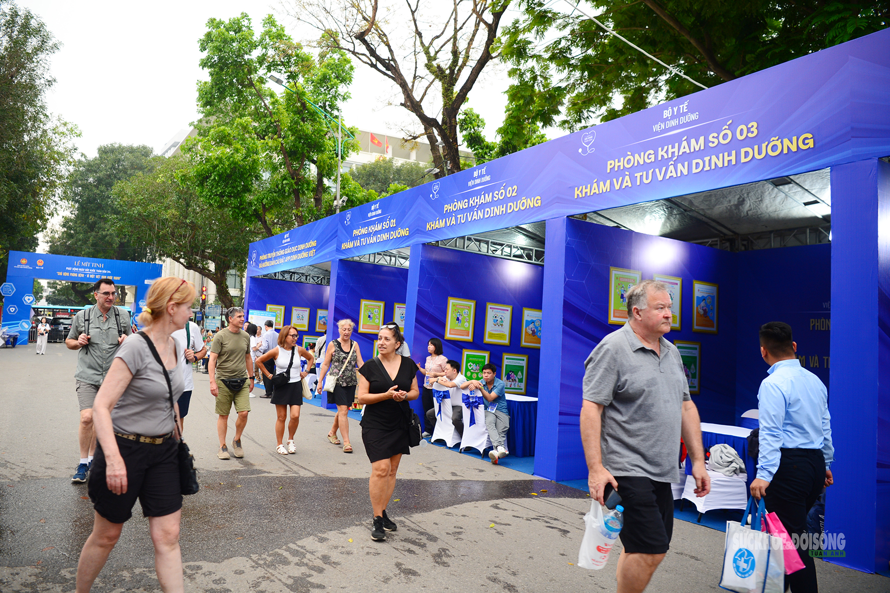 Rộn ràng trước ngày diễn ra Lễ mít tinh Ngày Sức khỏe toàn dân 7/4- Ảnh 2. Rộn ràng trước ngày diễn ra Lễ mít tinh Ngày Sức khỏe toàn dân 7/4- Ảnh 2.