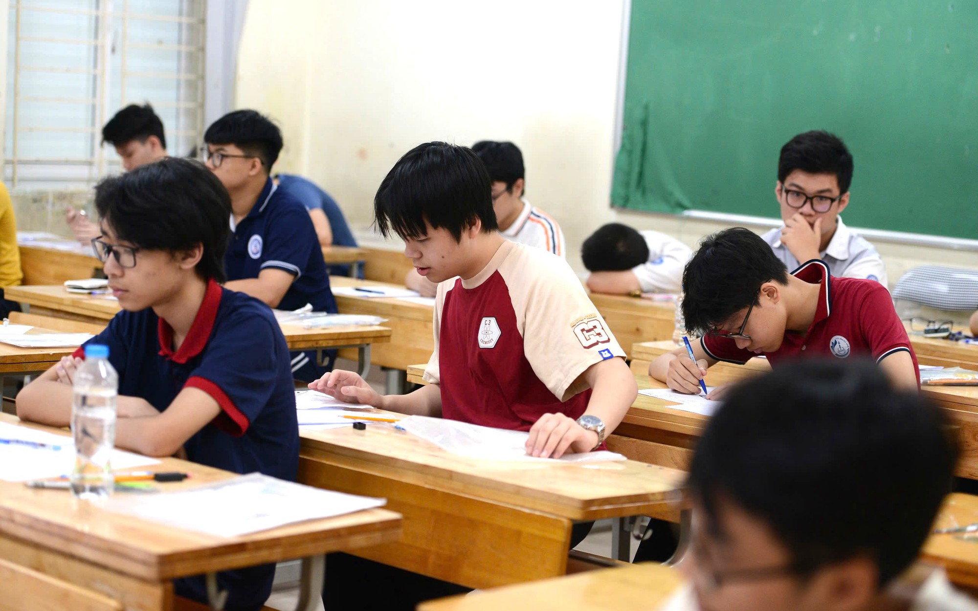 Hà Nội cấm các trường THPT tư thục tổ chức thi tuyển lớp 10- Ảnh 2. Chỉ tiêu tuyển sinh lớp 10 Hà Nội có "dễ thở" hơn năm trước?