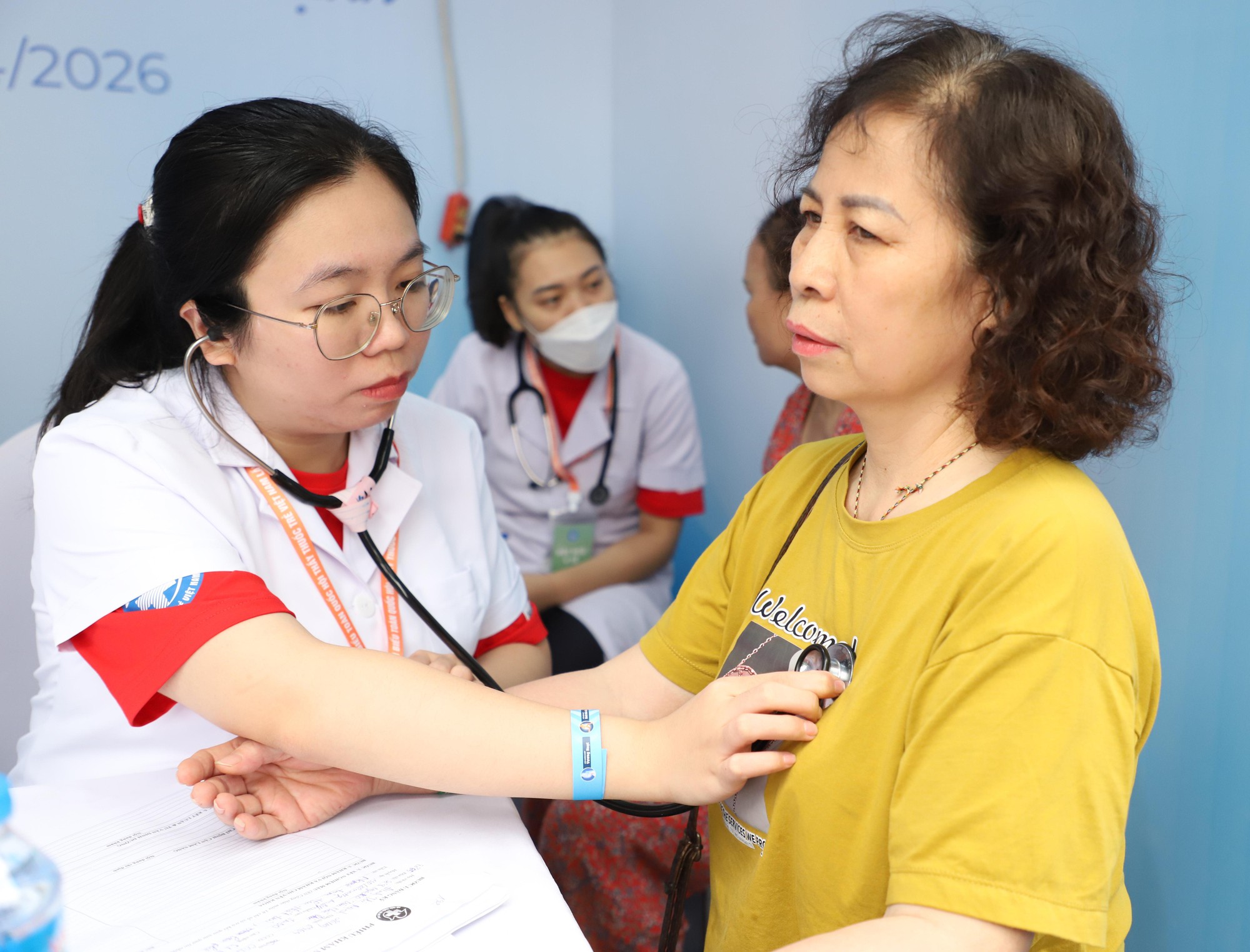 Ngày Sức khỏe toàn dân 7/4: Người dân hào hứng khám, trải nghiệm tại các gian hàng y tế- Ảnh 15.