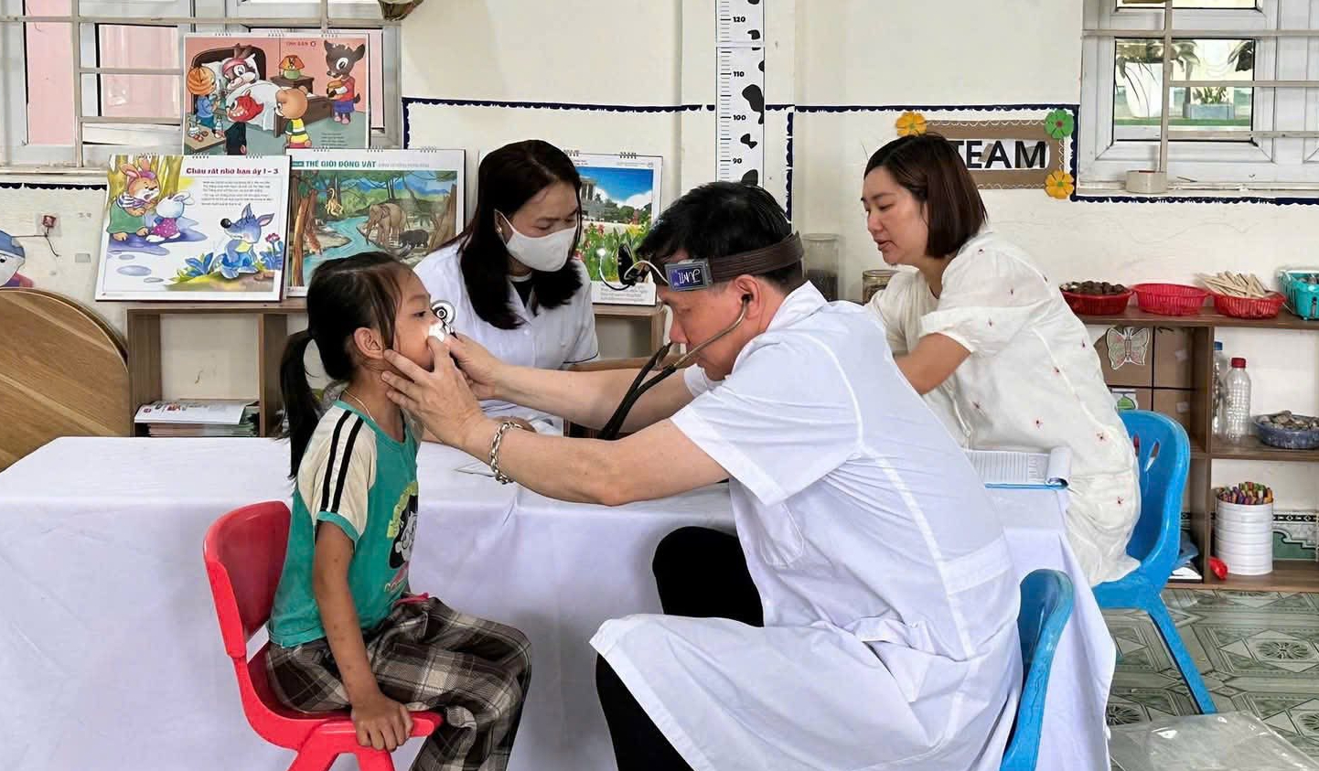 Ngày sức khỏe toàn dân 7/4: Nhiều bệnh viện, Trạm Y tế ở Quảng Ninh triển khai chăm sóc sức khoẻ cộng đồng- Ảnh 2.