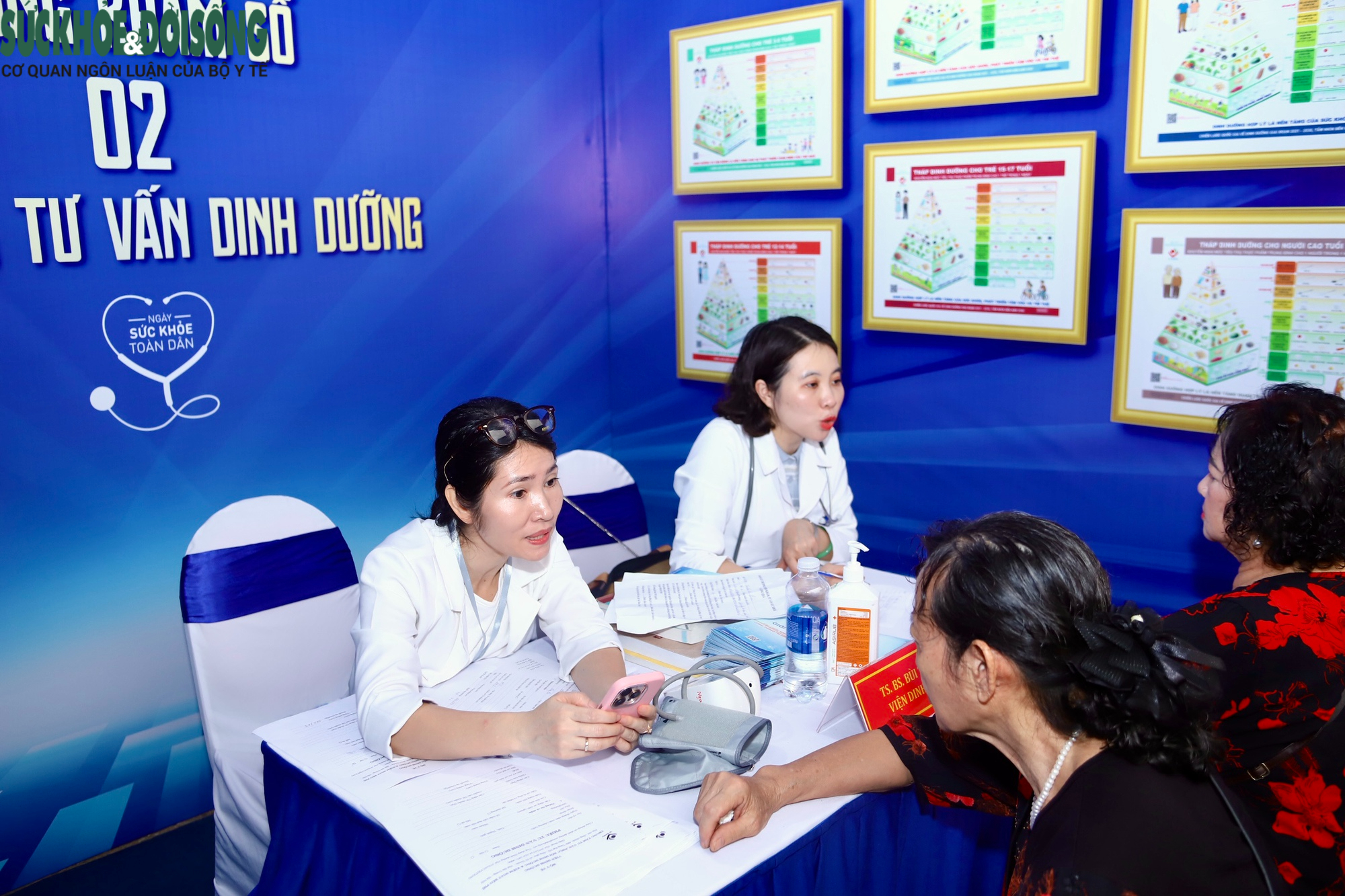 Đông đảo người dân tham gia thăm khám, trải nghiệm tại Ngày Sức khỏe toàn dân 7/4- Ảnh 4. Đông đảo người dân tham gia thăm khám, trải nghiệm tại Ngày Sức khỏe toàn dân 7/4- Ảnh 4.