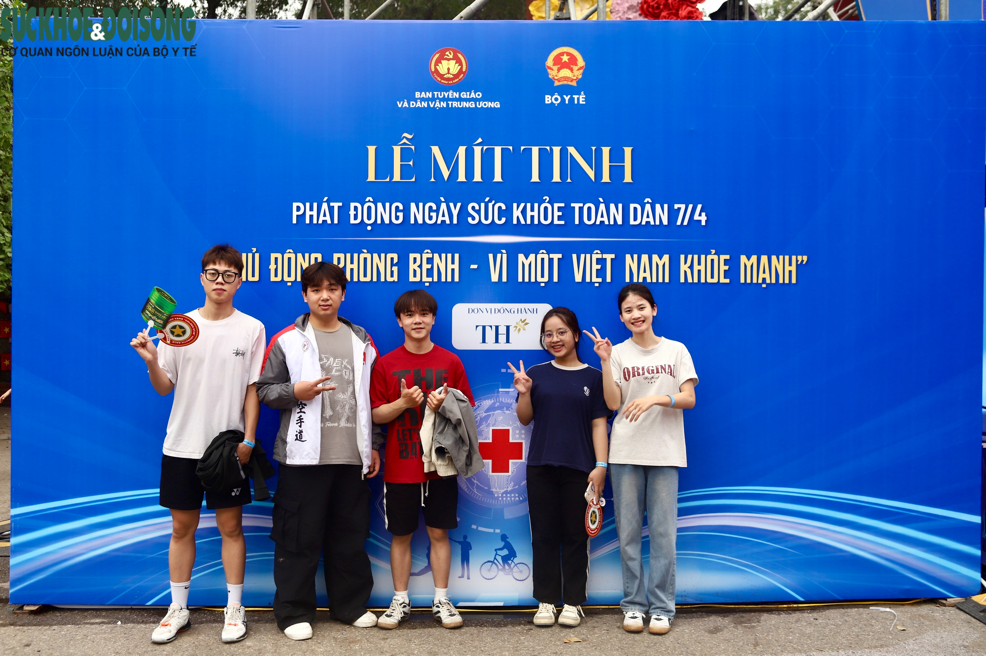 Đông đảo người dân tham gia thăm khám, trải nghiệm tại Ngày Sức khỏe toàn dân 7/4- Ảnh 6. Đông đảo người dân tham gia thăm khám, trải nghiệm tại Ngày Sức khỏe toàn dân 7/4- Ảnh 6.