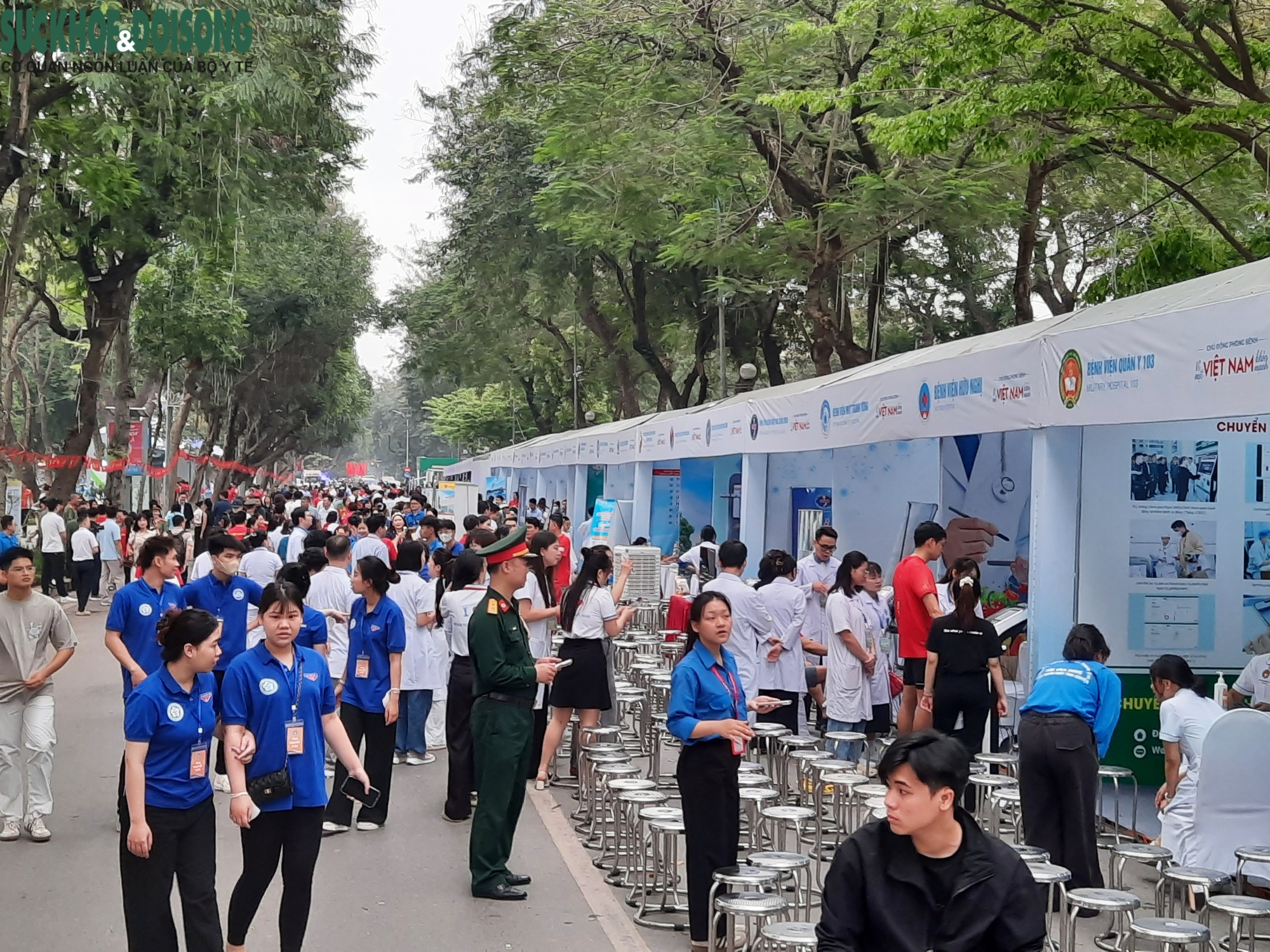 Các khu vực thăm khám được bố trí dọc phố đi bộ Trần Nhân Tông, tạo điều kiện thuận lợi để người dân tham gia và tiếp cận dịch vụ chăm sóc sức khỏe. Các khu vực thăm khám được bố trí dọc phố đi bộ Trần Nhân Tông, tạo điều kiện thuận lợi để người dân tham gia và tiếp cận dịch vụ chăm sóc sức khỏe.