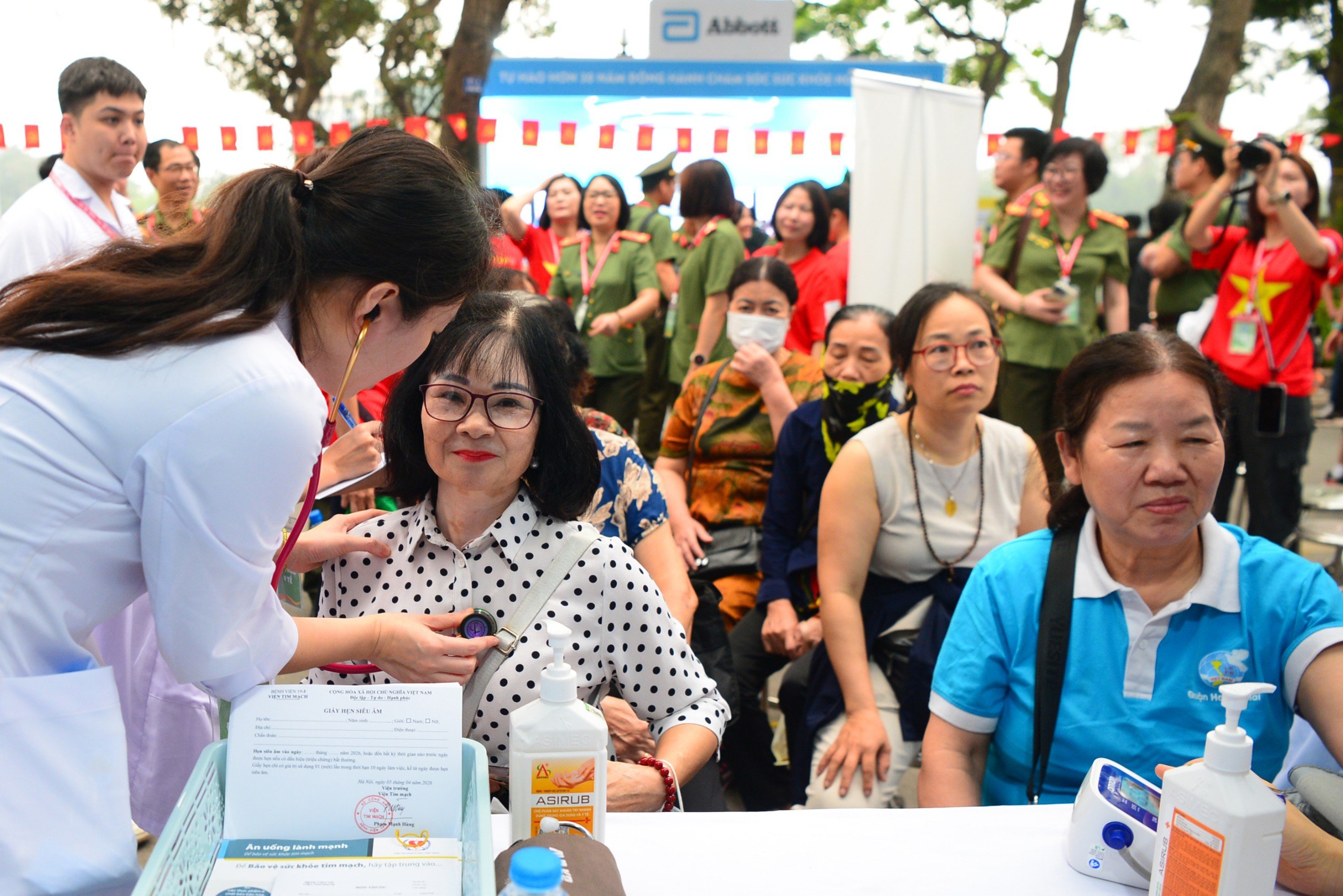 'Mỗi bước chân là một viên thuốc không mất tiền nhưng rất hiệu quả'- Ảnh 3. 'Mỗi bước chân là một viên thuốc không mất tiền nhưng rất hiệu quả'- Ảnh 3.