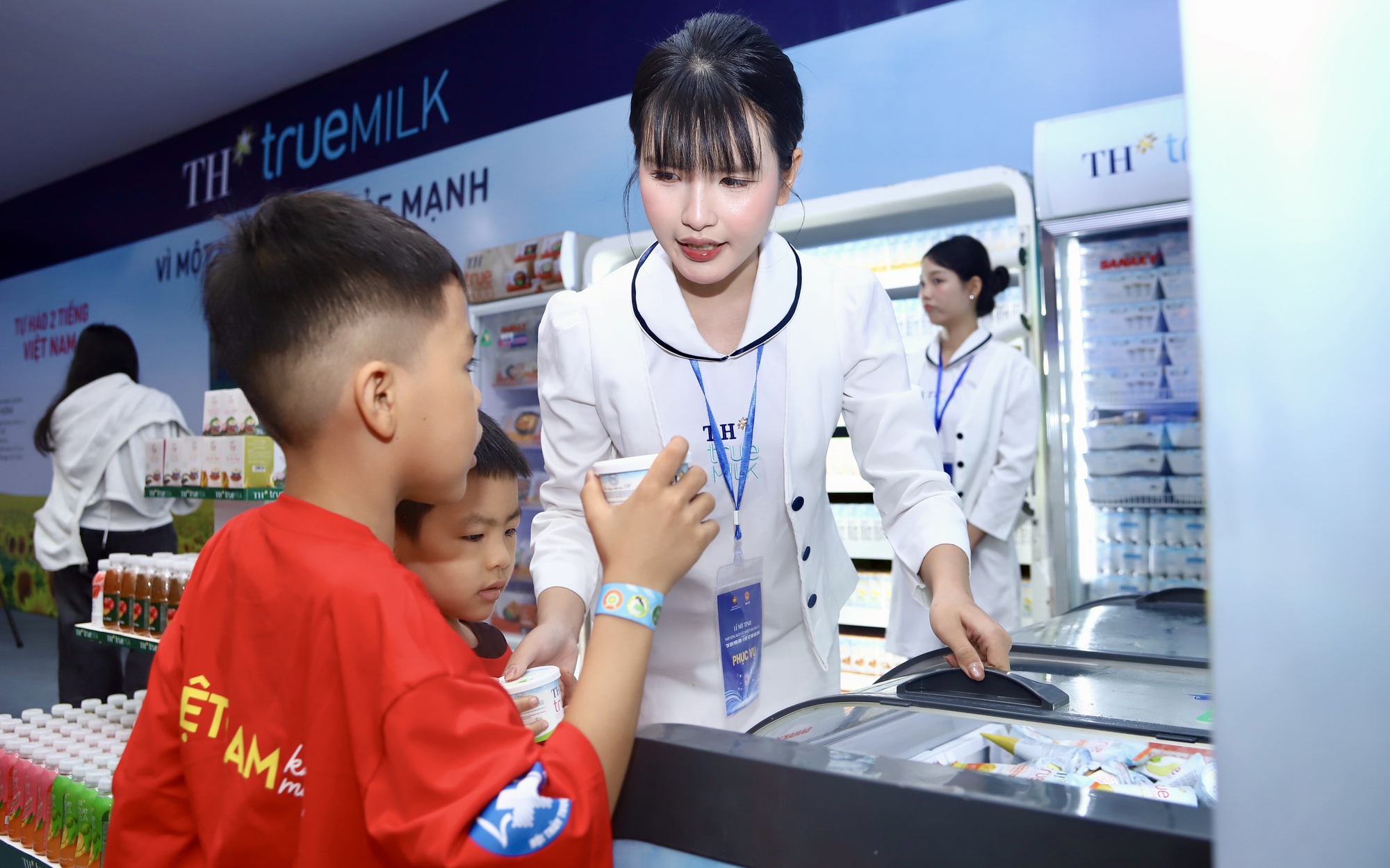 Đông đảo người dân tham gia thăm khám, trải nghiệm tại Ngày Sức khỏe toàn dân 7/4